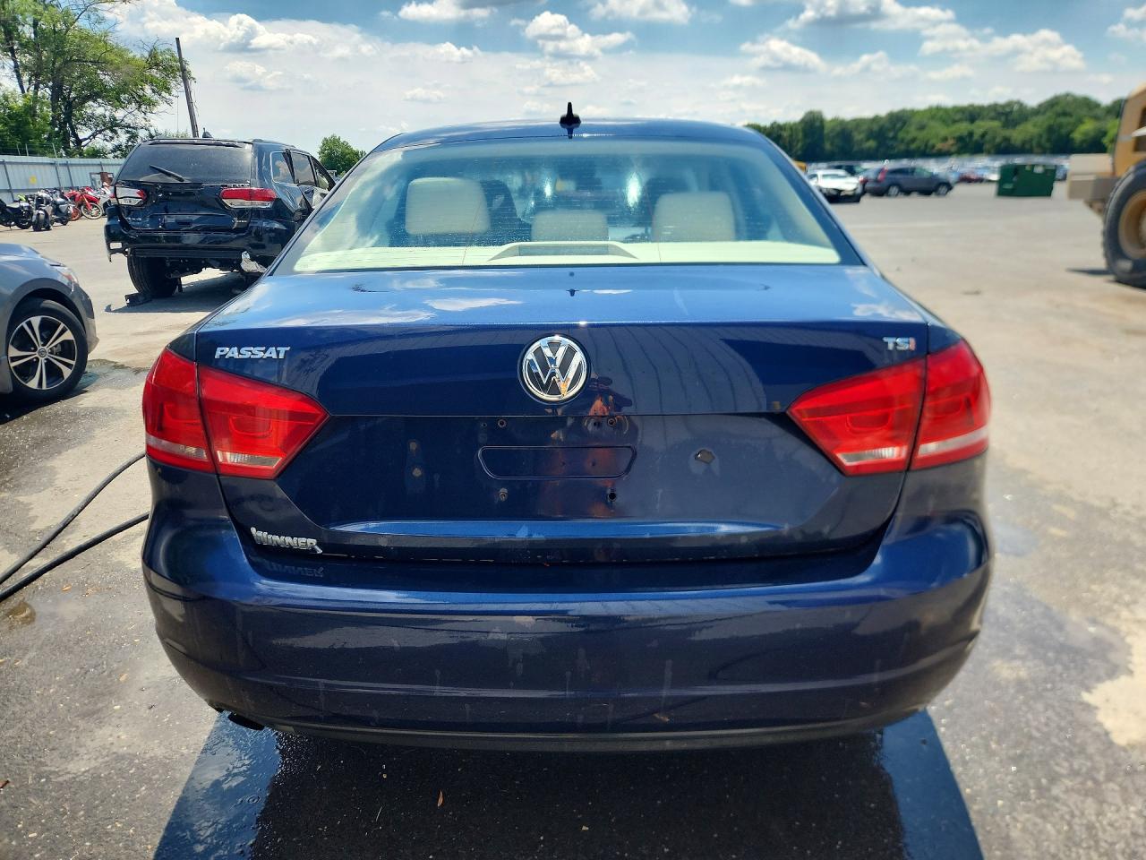 2014 Volkswagen Passat S Blue vin: 1VWAT7A3XEC024452
