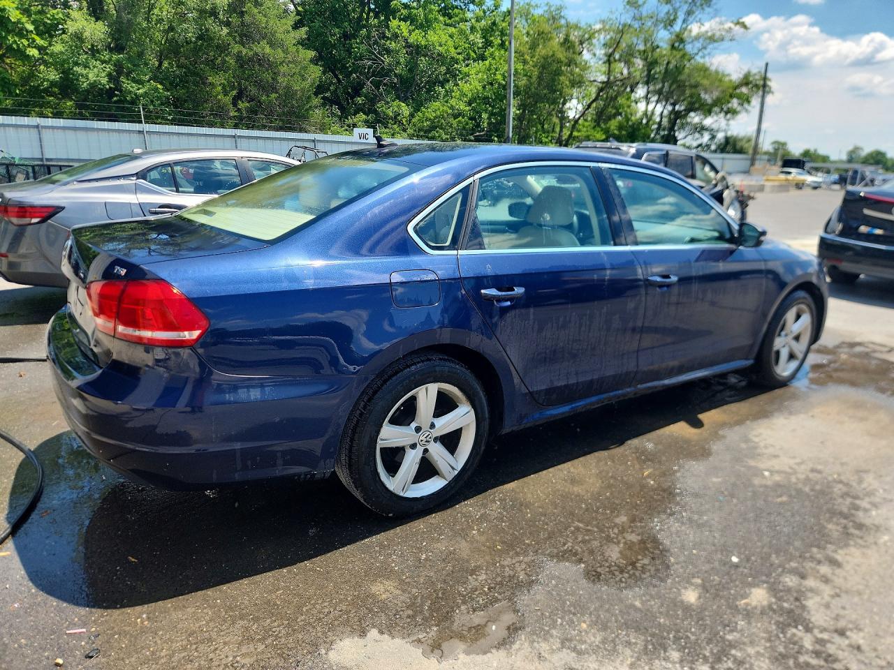 2014 Volkswagen Passat S Blue vin: 1VWAT7A3XEC024452