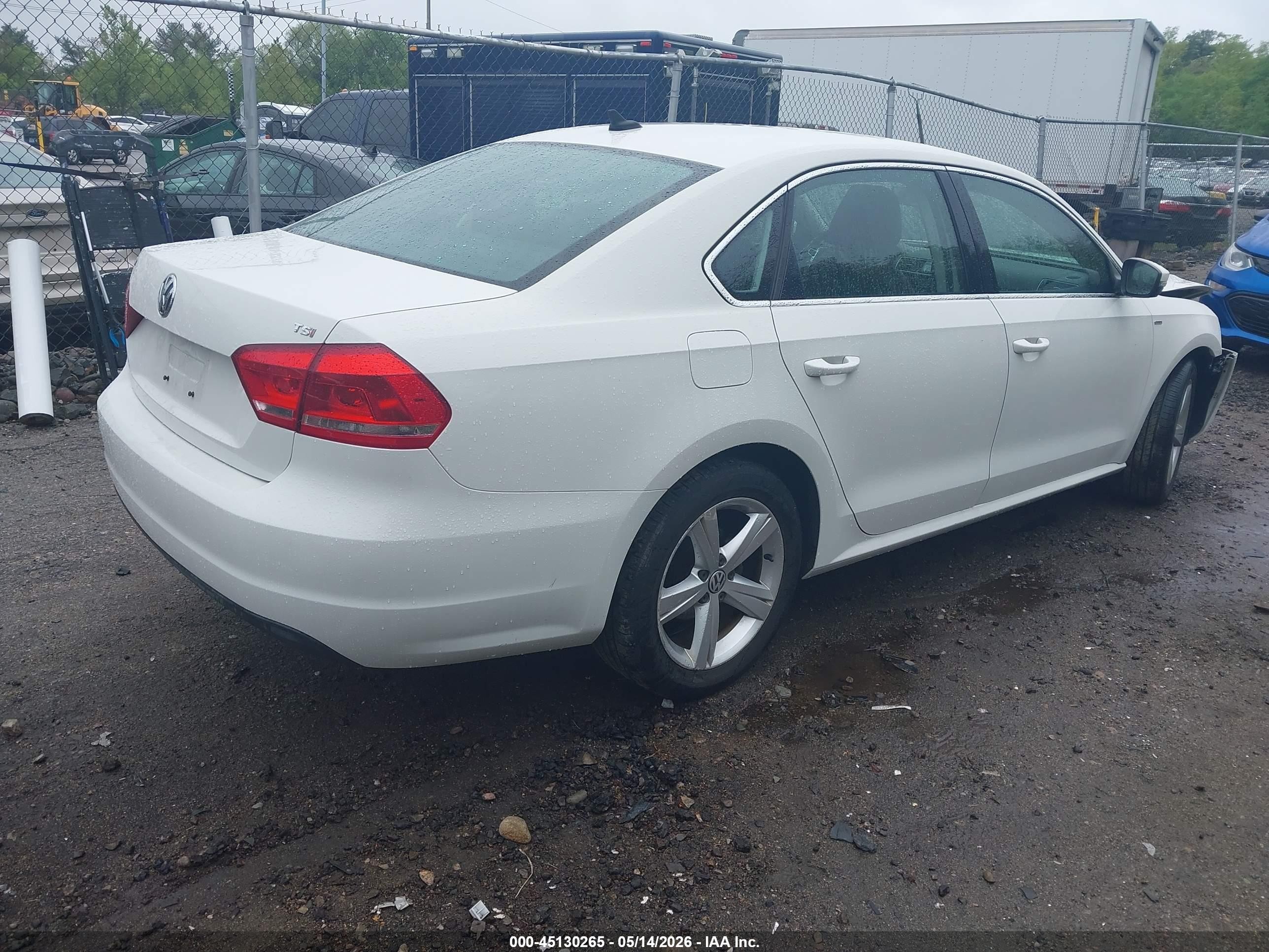 2014 Volkswagen Passat 1.8t Wolfsburg Edition White vin: 1VWAT7A3XEC026752