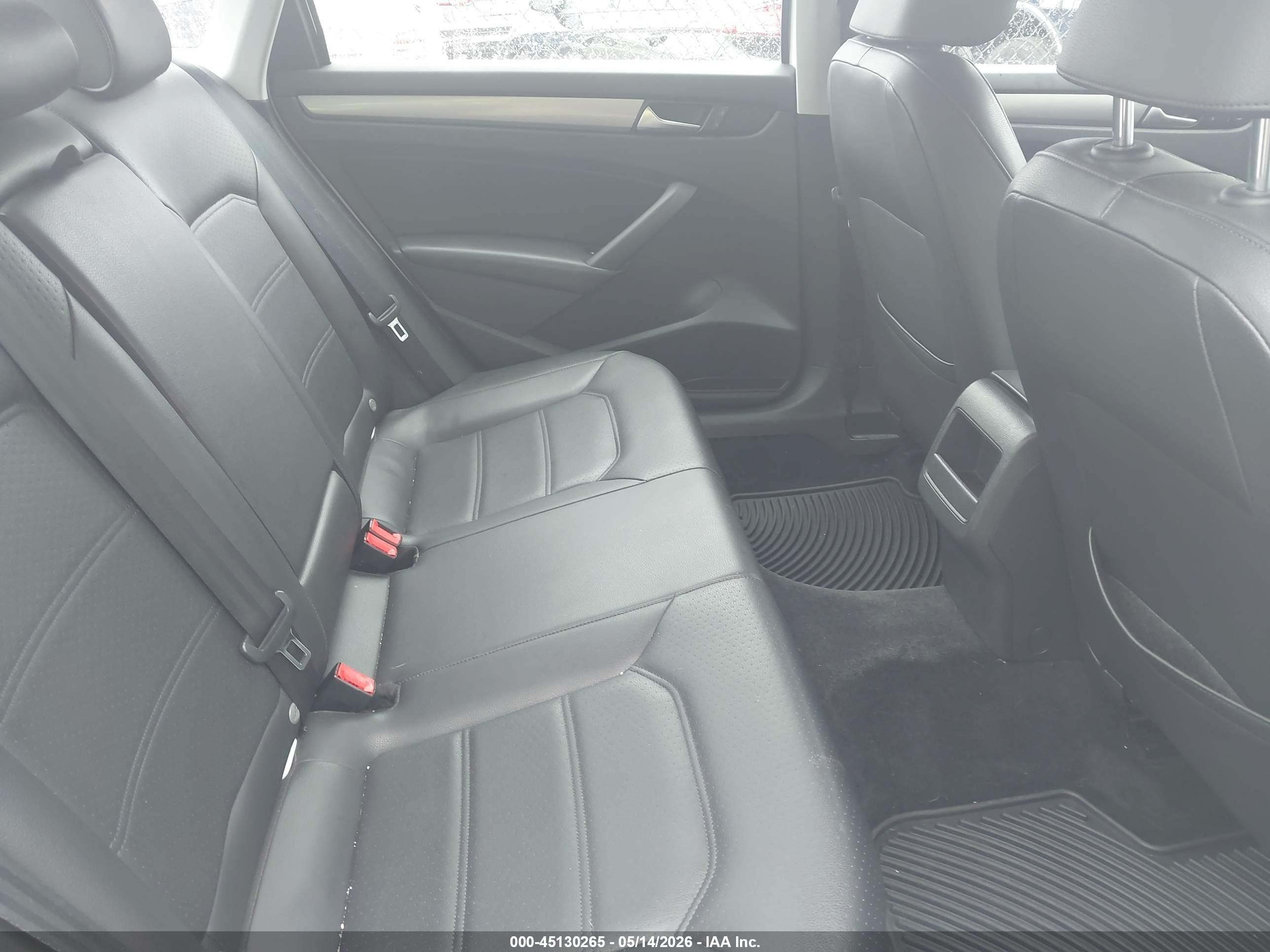 2014 Volkswagen Passat 1.8t Wolfsburg Edition White vin: 1VWAT7A3XEC026752