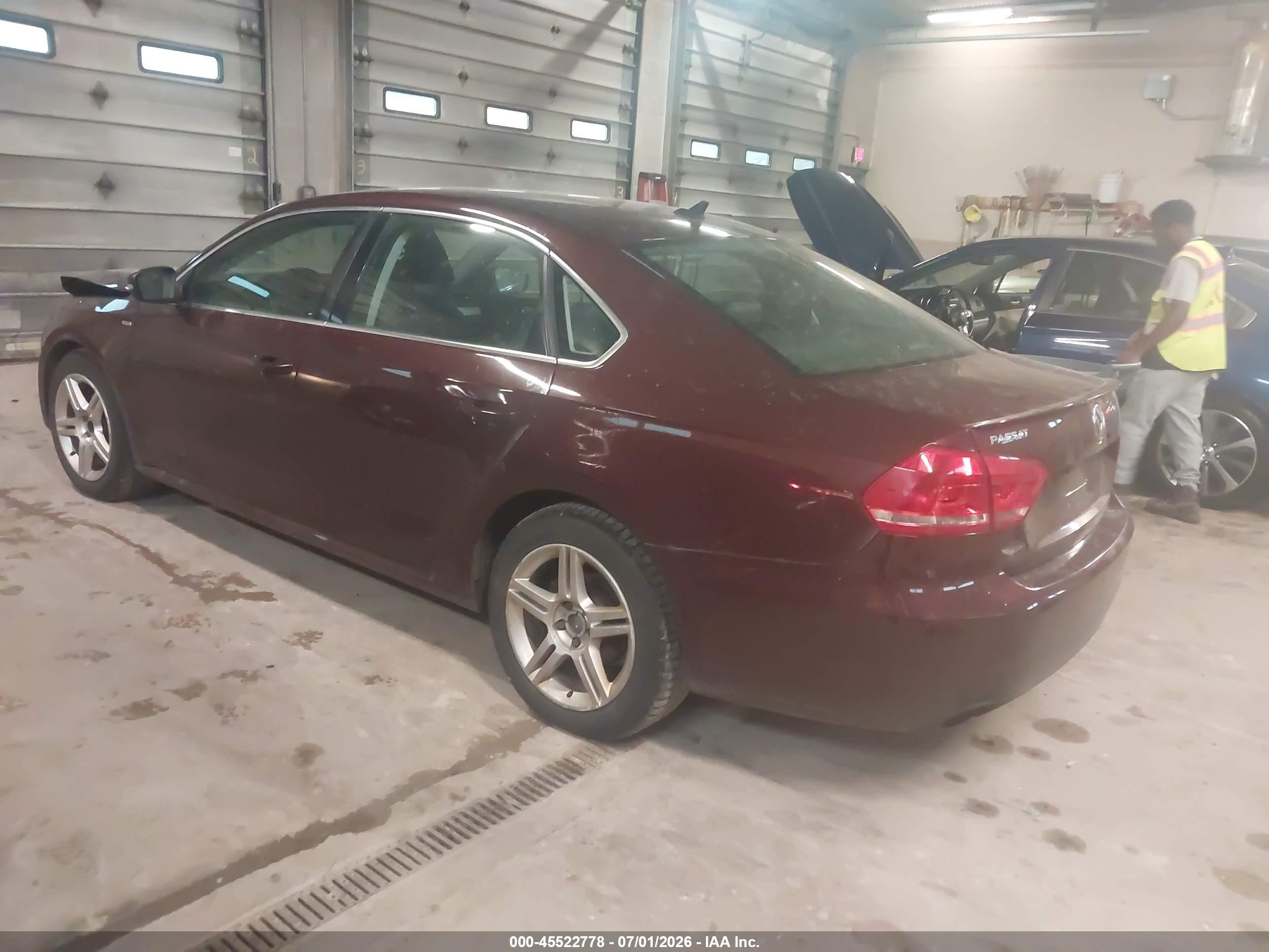 2014 Volkswagen Passat 1.8t Wolfsburg Edition Maroon vin: 1VWAT7A3XEC028291