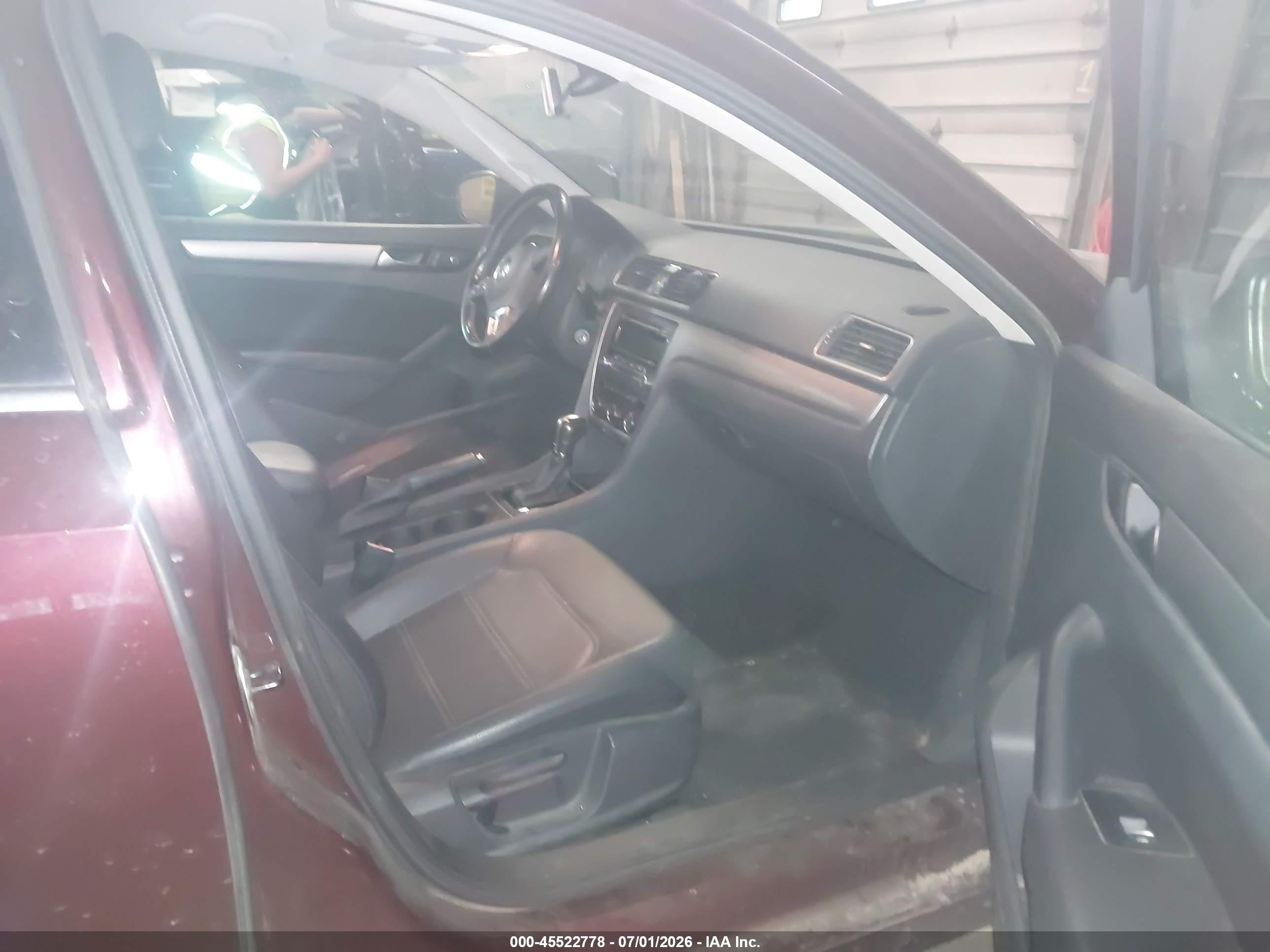 2014 Volkswagen Passat 1.8t Wolfsburg Edition Maroon vin: 1VWAT7A3XEC028291