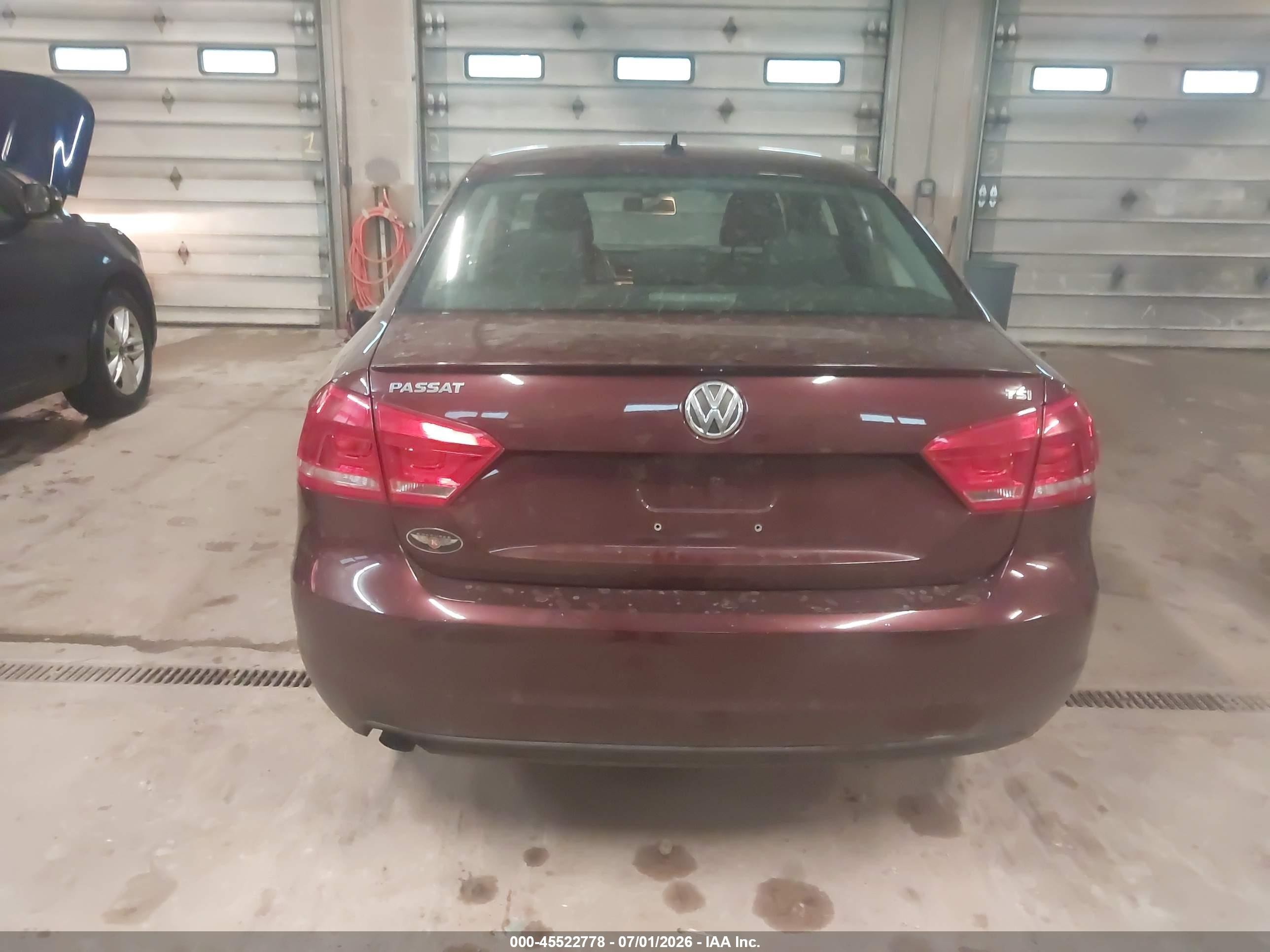 2014 Volkswagen Passat 1.8t Wolfsburg Edition Maroon vin: 1VWAT7A3XEC028291