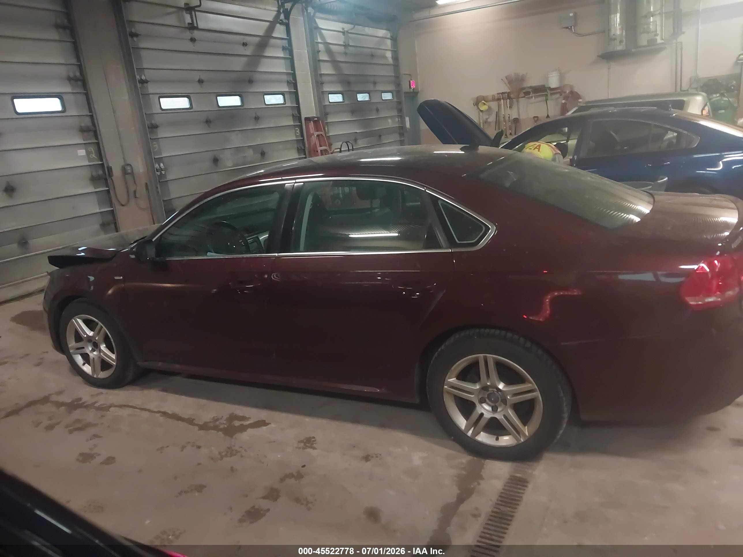 2014 Volkswagen Passat 1.8t Wolfsburg Edition Maroon vin: 1VWAT7A3XEC028291