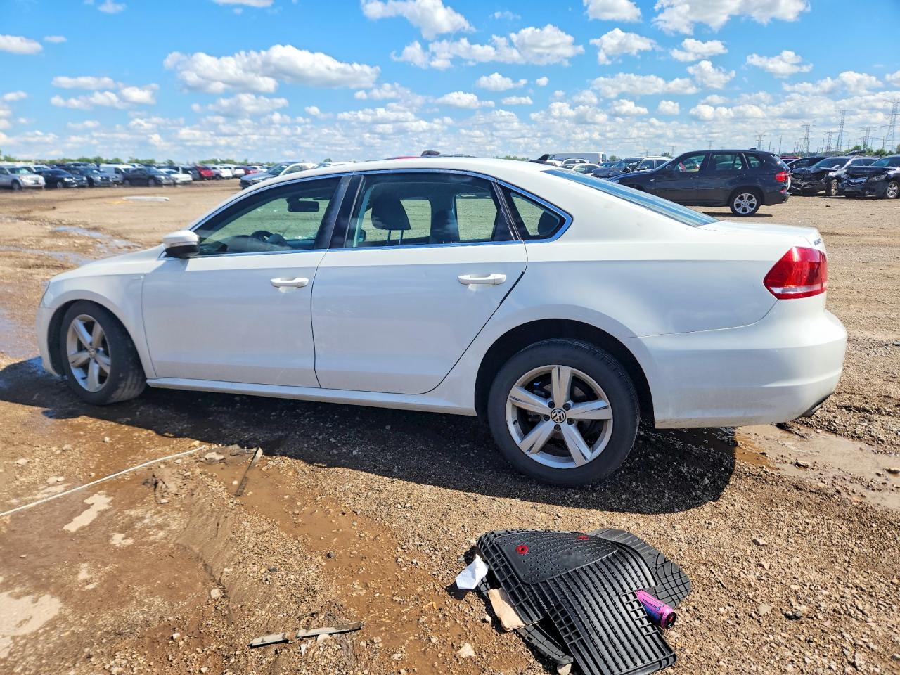 2014 Volkswagen Passat S White vin: 1VWAT7A3XEC030929