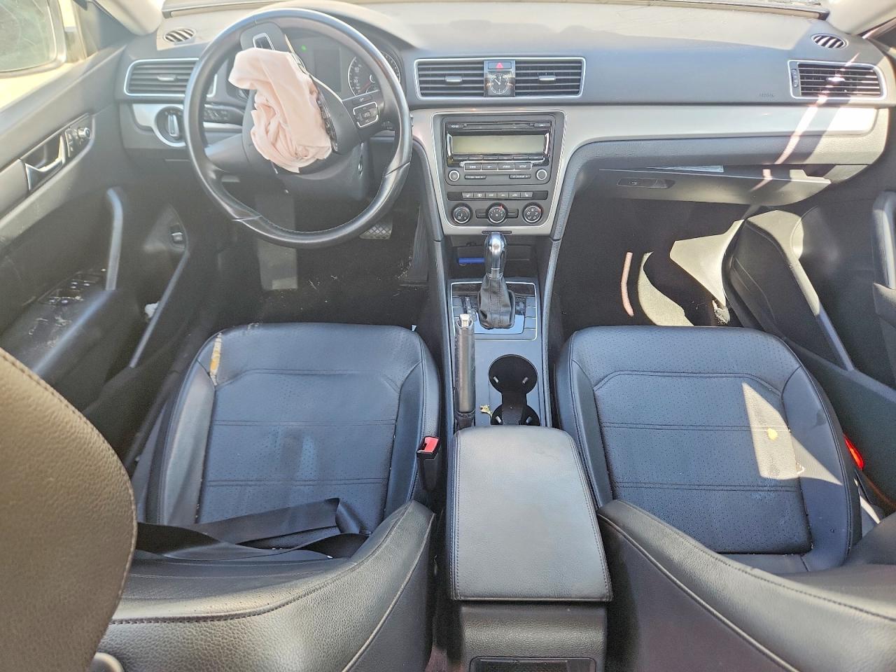 2014 Volkswagen Passat S White vin: 1VWAT7A3XEC030929