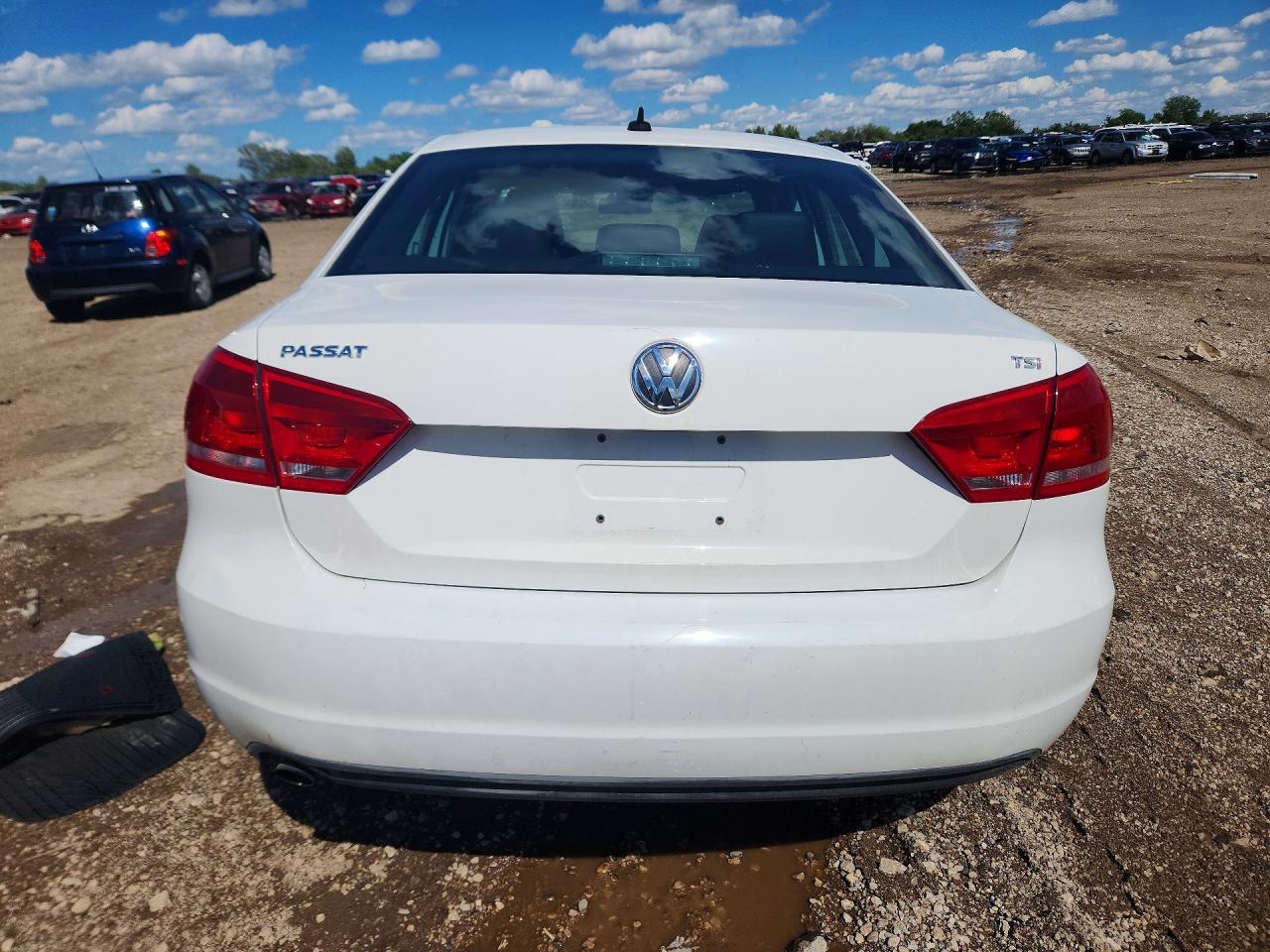 2014 Volkswagen Passat S White vin: 1VWAT7A3XEC030929