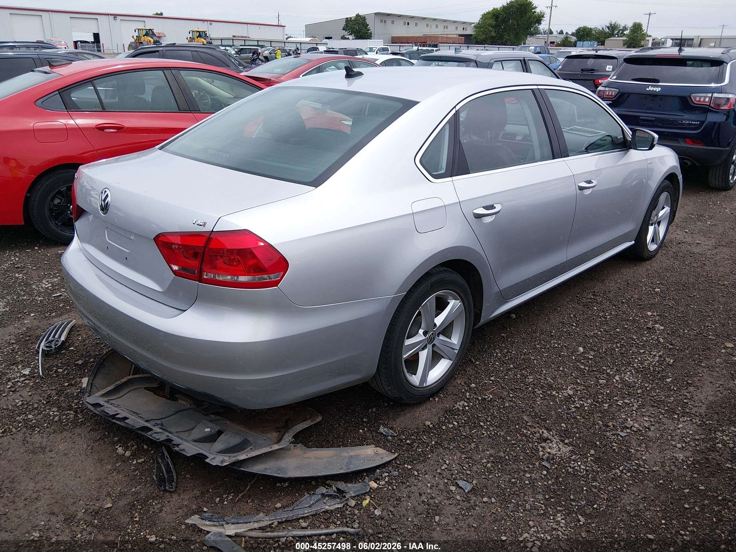 2014 Volkswagen Passat 1.8t Wolfsburg Edition Silver vin: 1VWAT7A3XEC031871
