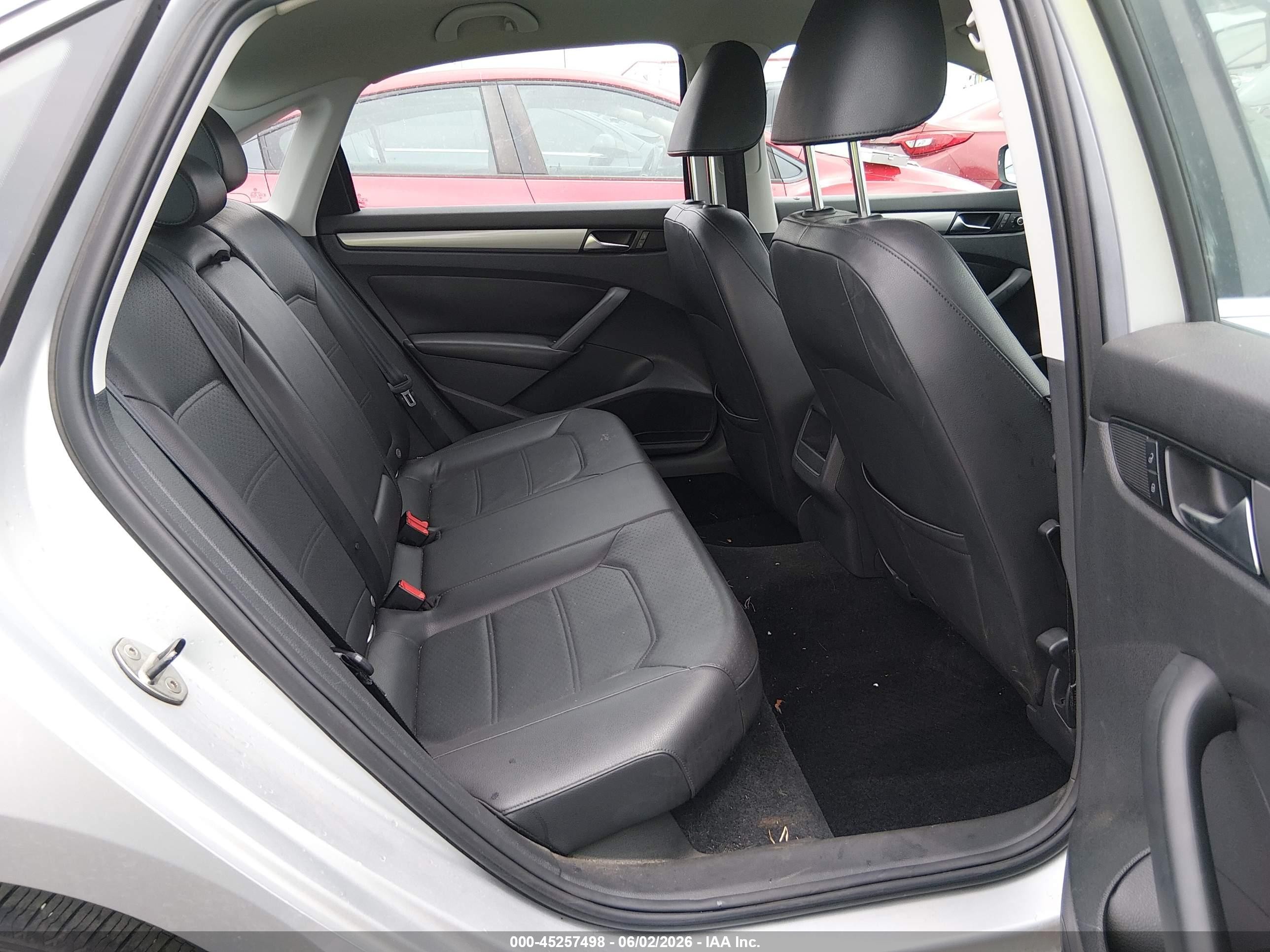 2014 Volkswagen Passat 1.8t Wolfsburg Edition Silver vin: 1VWAT7A3XEC031871