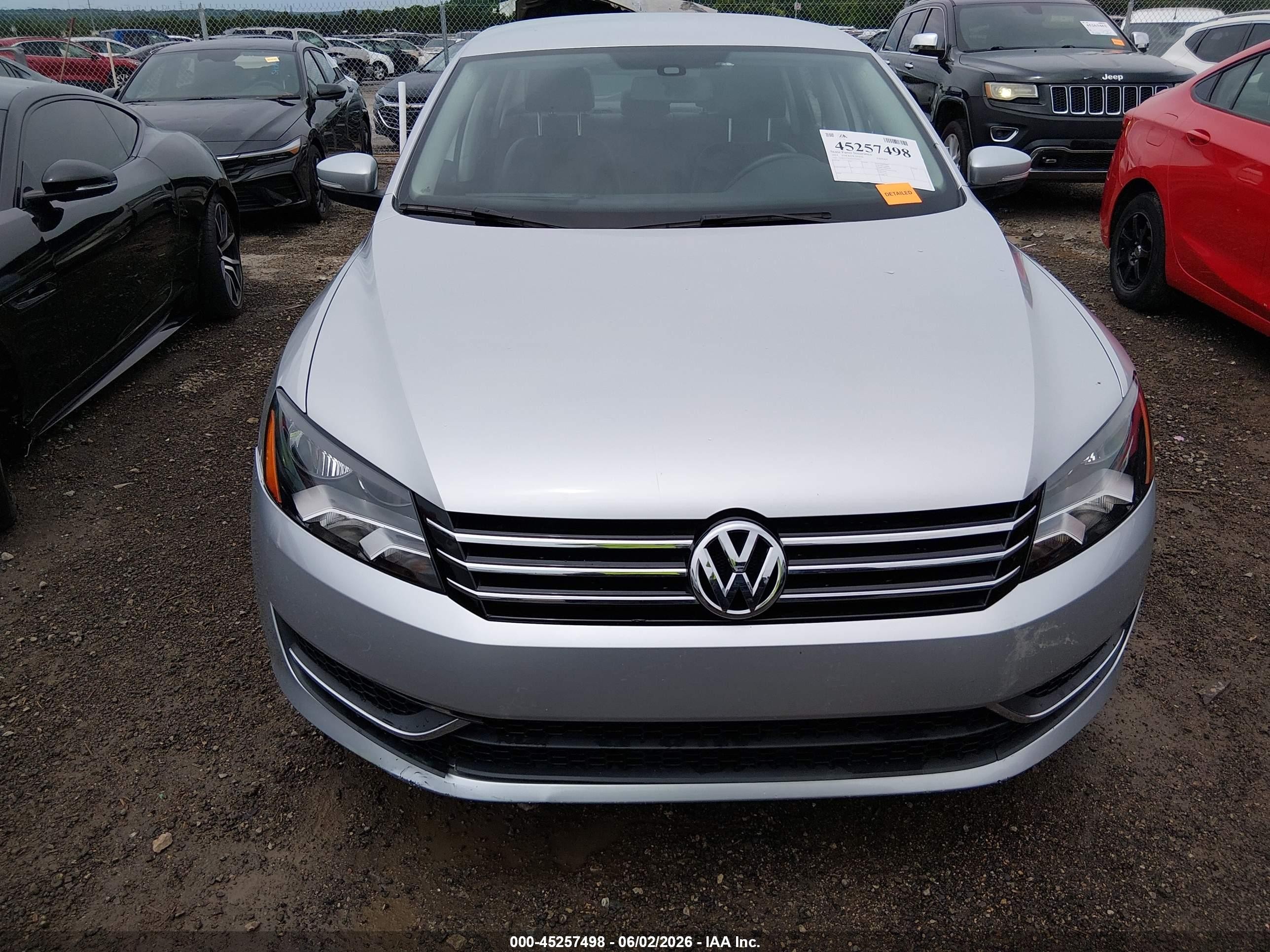 2014 Volkswagen Passat 1.8t Wolfsburg Edition Silver vin: 1VWAT7A3XEC031871