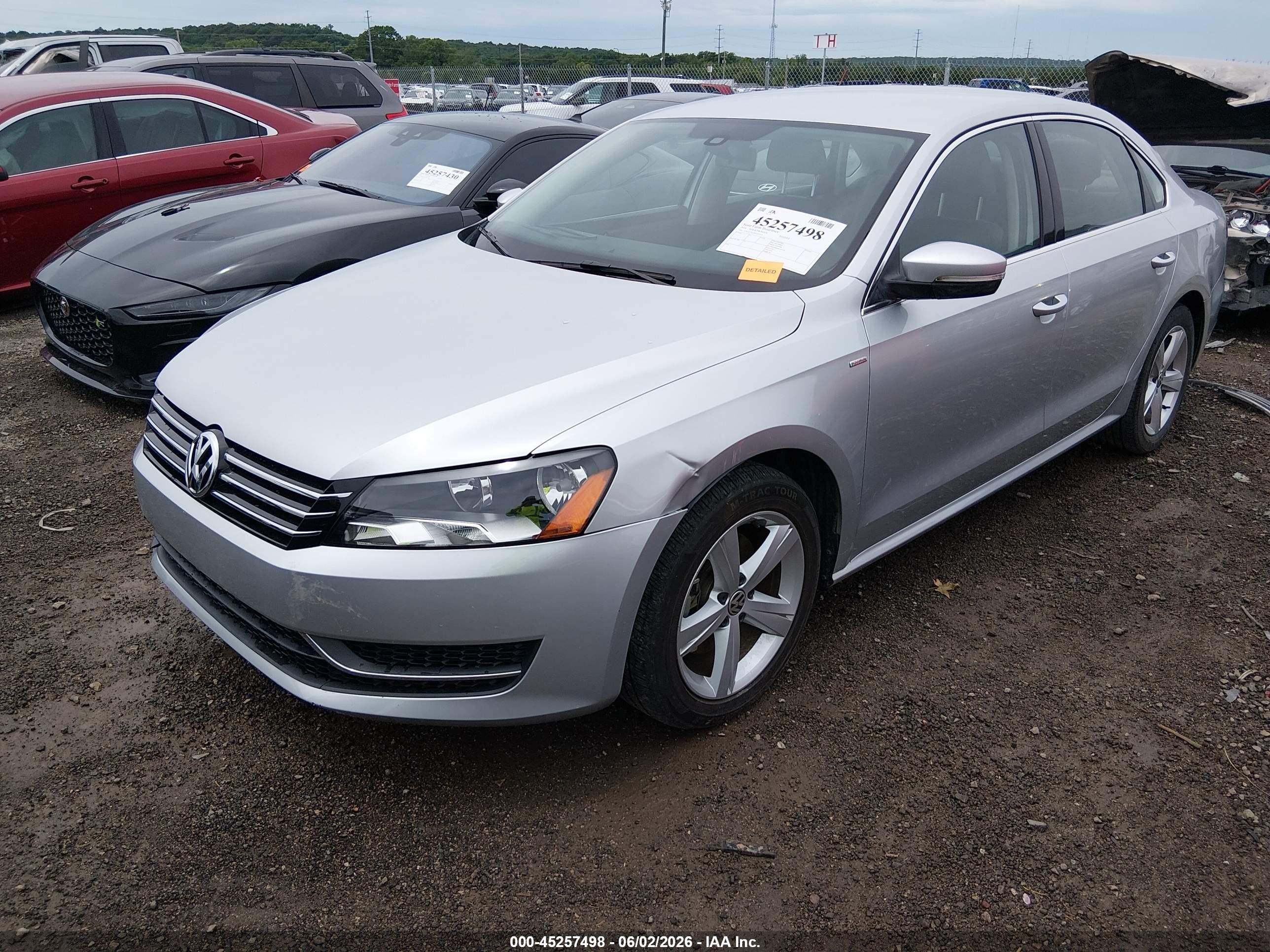 2014 Volkswagen Passat 1.8t Wolfsburg Edition Silver vin: 1VWAT7A3XEC031871