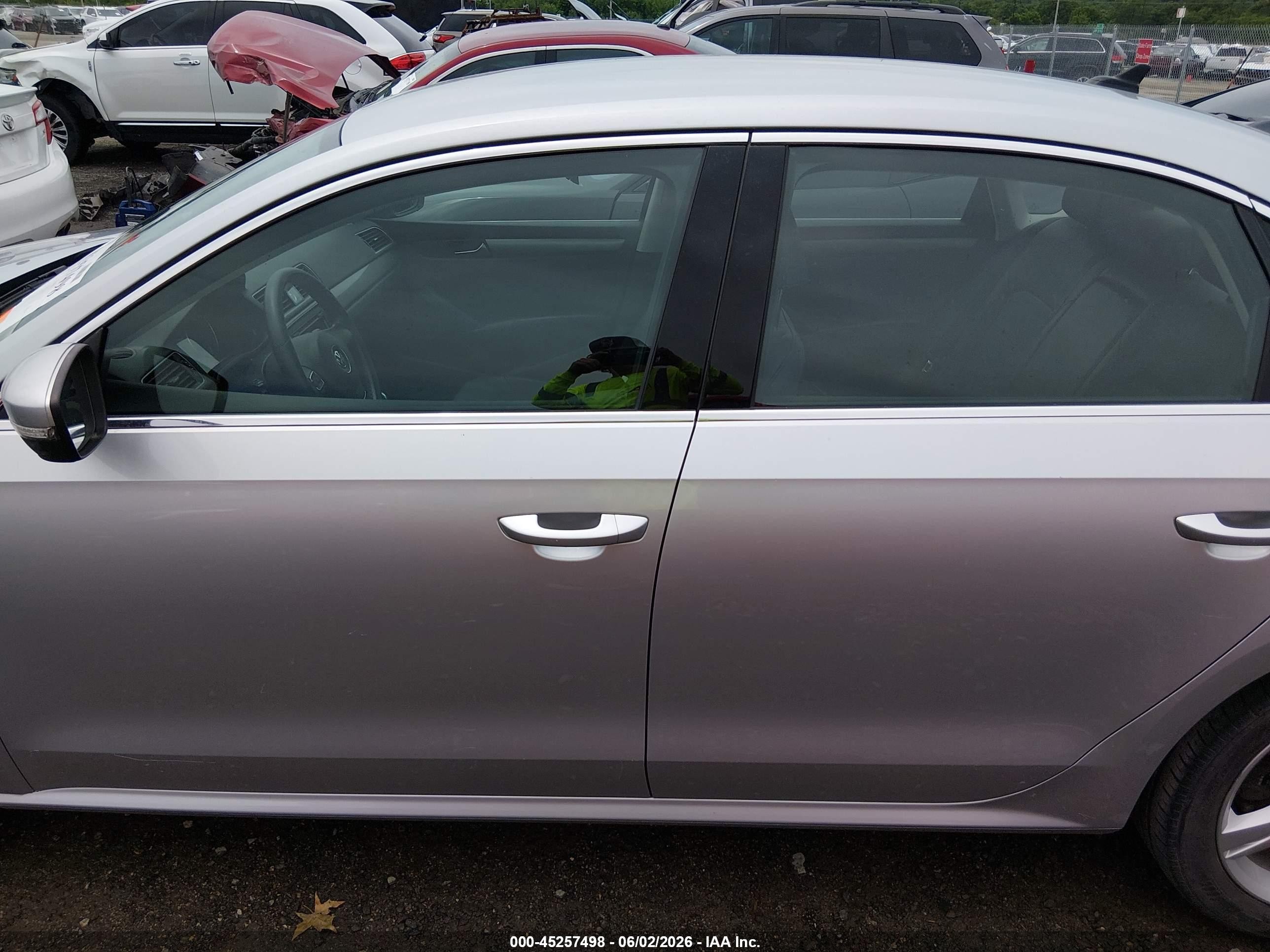 2014 Volkswagen Passat 1.8t Wolfsburg Edition Silver vin: 1VWAT7A3XEC031871