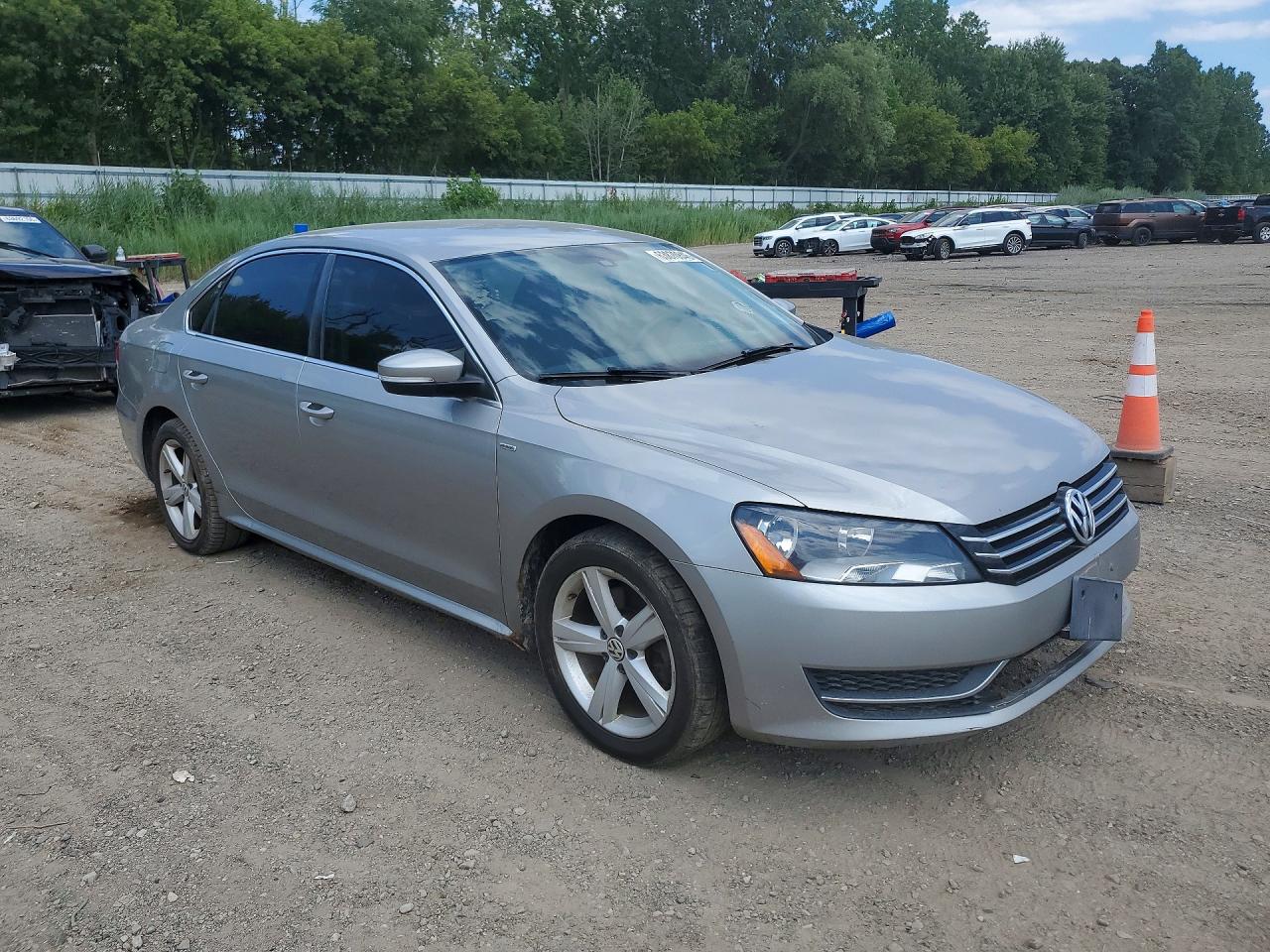 2014 Volkswagen Passat S Silver vin: 1VWAT7A3XEC032857