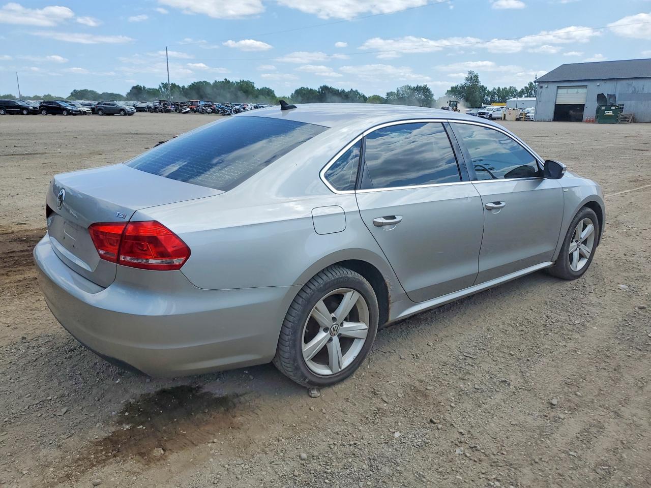 2014 Volkswagen Passat S Silver vin: 1VWAT7A3XEC032857