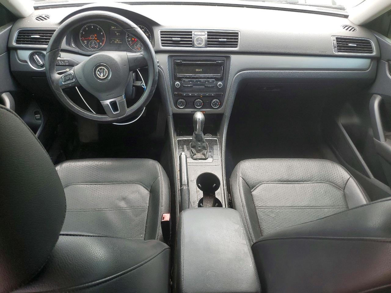 2014 Volkswagen Passat S Silver vin: 1VWAT7A3XEC032857
