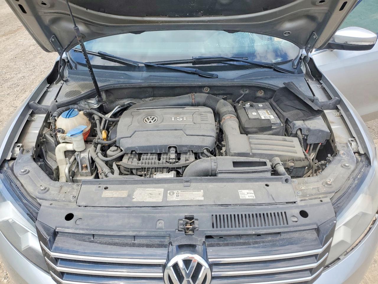 2014 Volkswagen Passat S Silver vin: 1VWAT7A3XEC032857