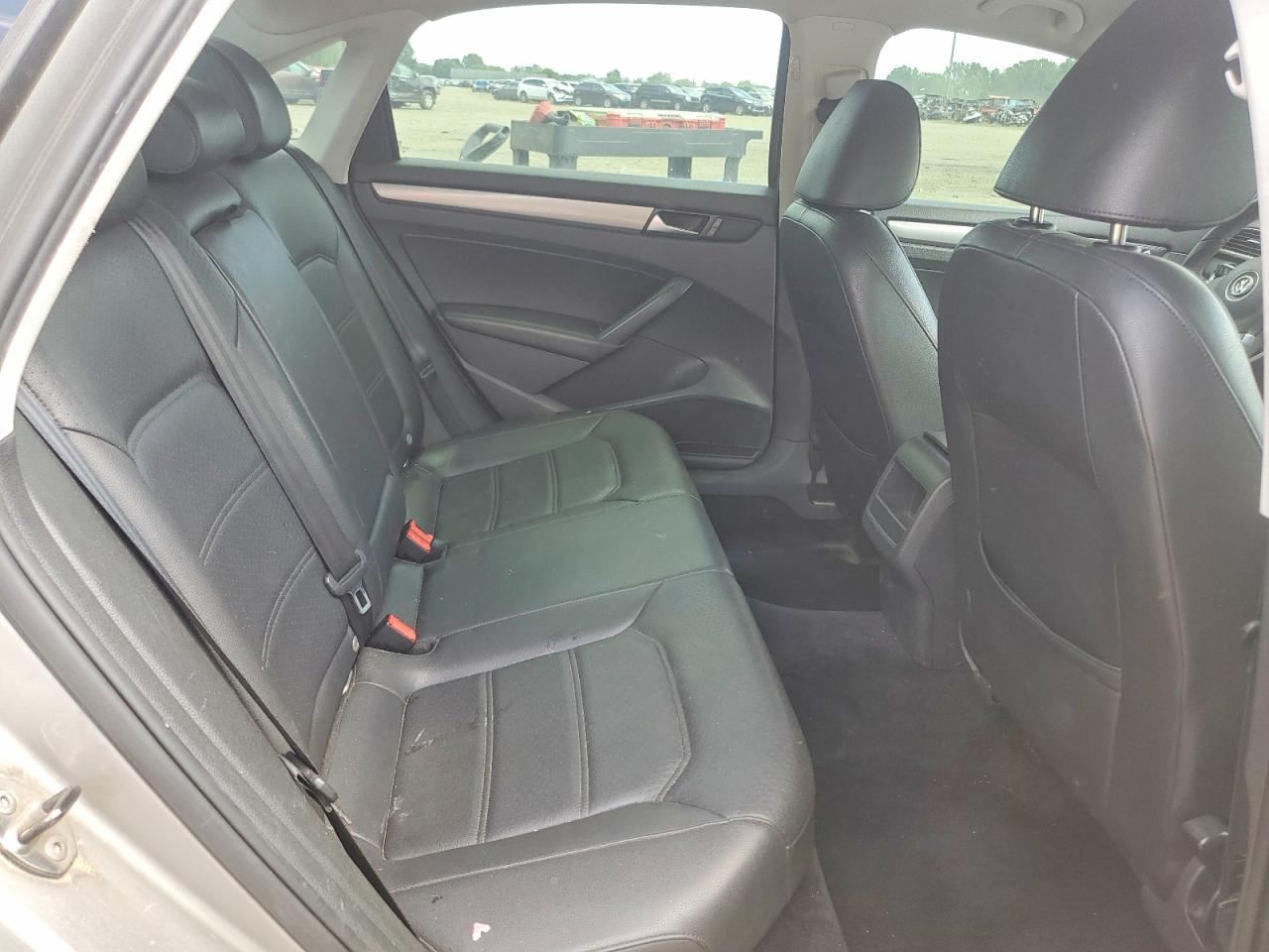 2014 Volkswagen Passat S Silver vin: 1VWAT7A3XEC032857