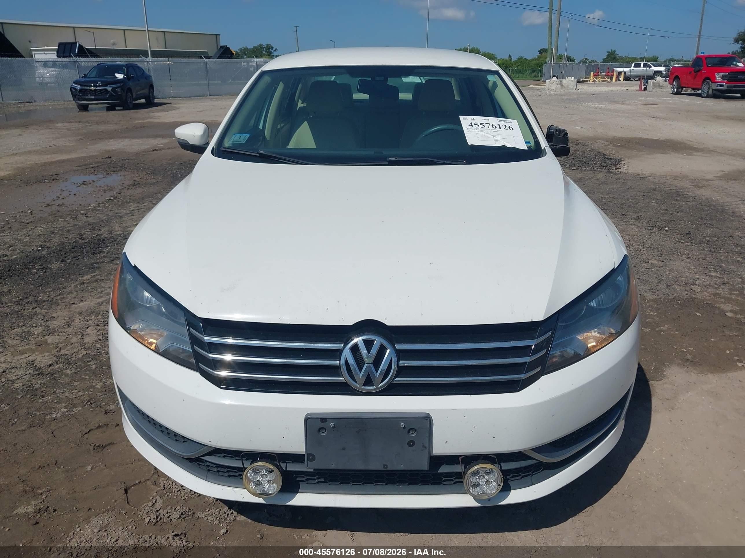 2014 Volkswagen Passat 1.8t Wolfsburg Edition White vin: 1VWAT7A3XEC038755