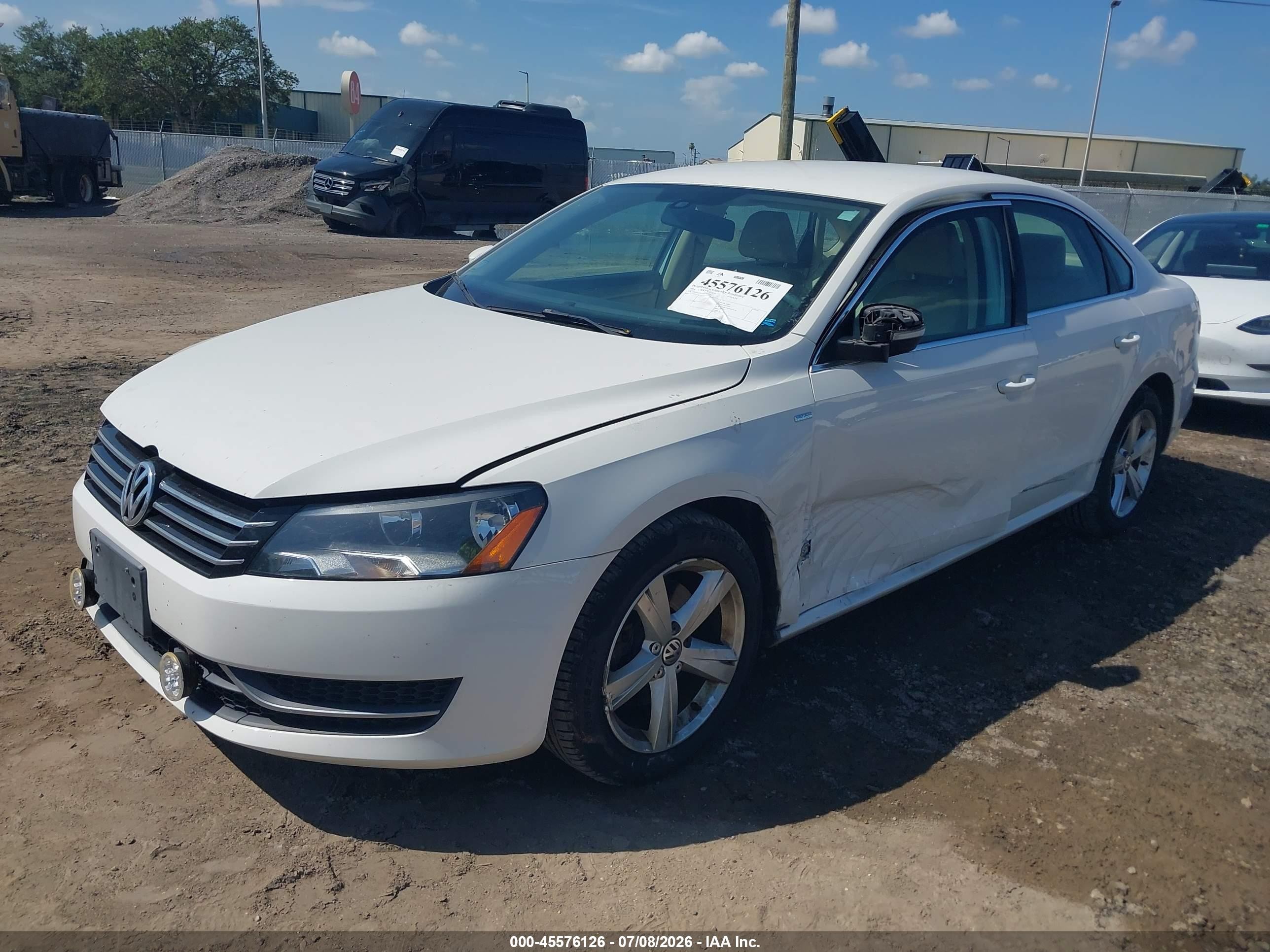 2014 Volkswagen Passat 1.8t Wolfsburg Edition White vin: 1VWAT7A3XEC038755