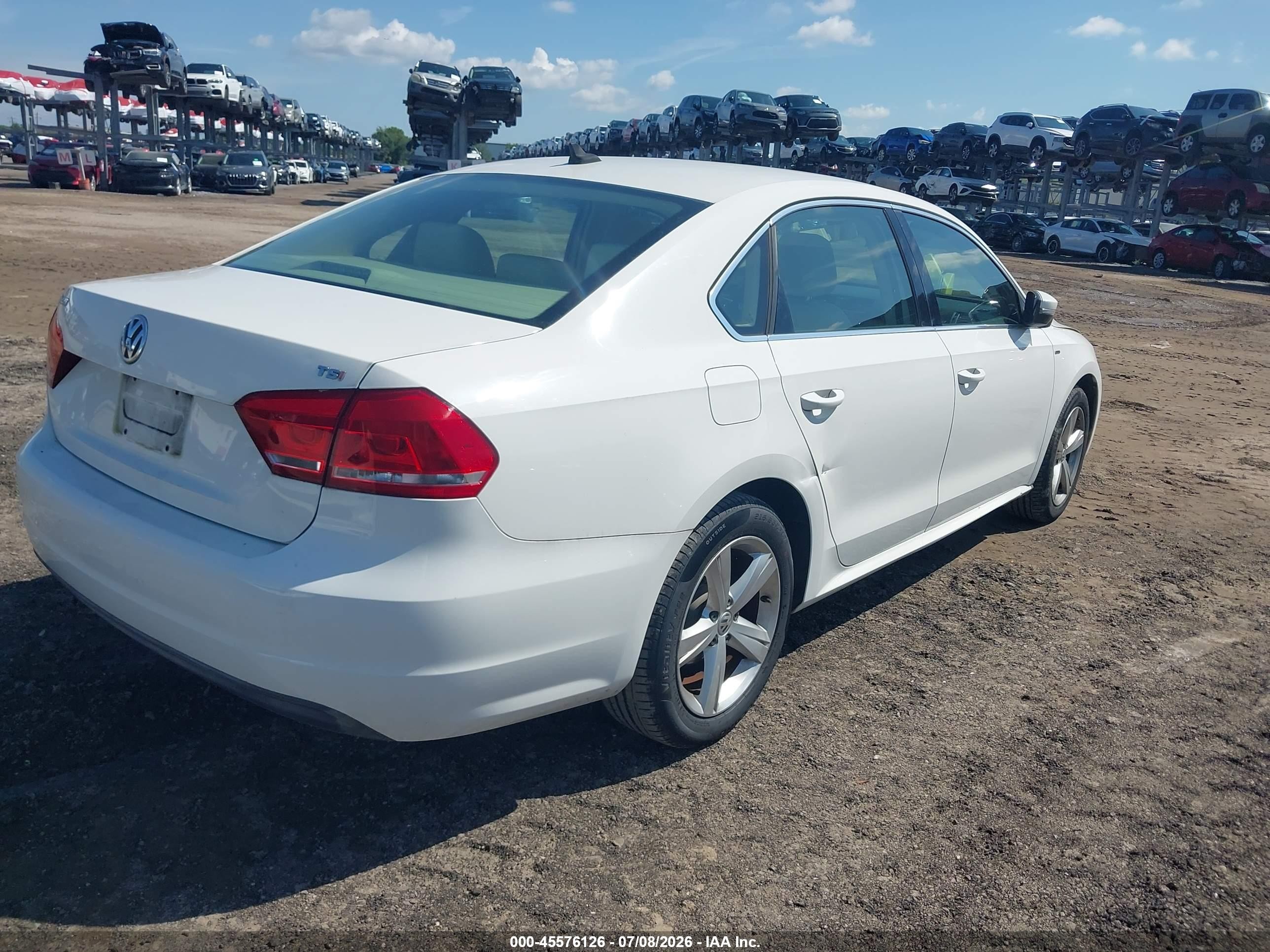 2014 Volkswagen Passat 1.8t Wolfsburg Edition White vin: 1VWAT7A3XEC038755