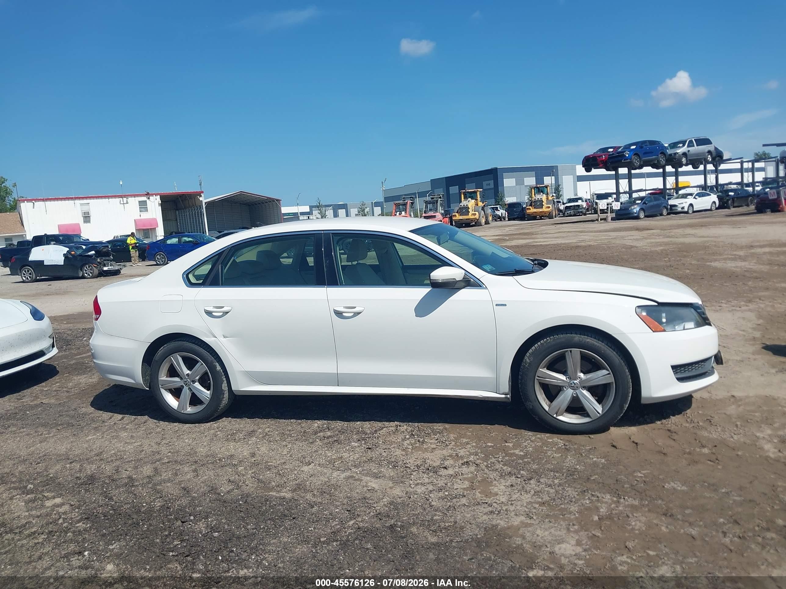 2014 Volkswagen Passat 1.8t Wolfsburg Edition White vin: 1VWAT7A3XEC038755