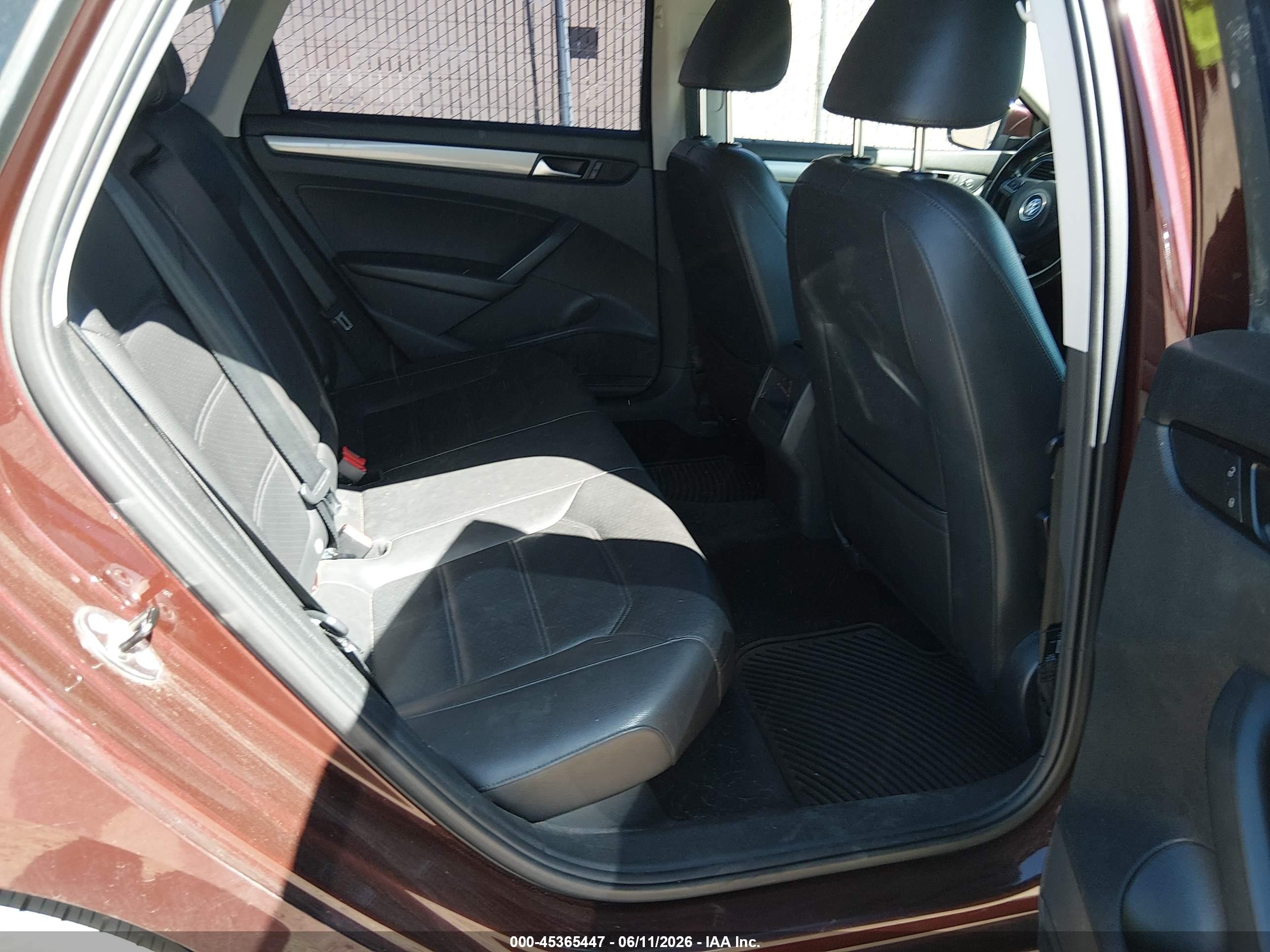 2014 Volkswagen Passat 1.8t Wolfsburg Edition Maroon vin: 1VWAT7A3XEC080018