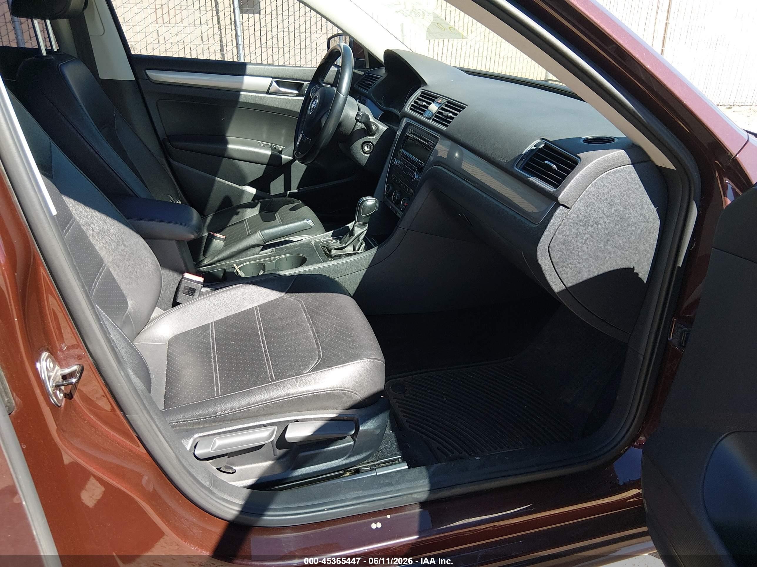 2014 Volkswagen Passat 1.8t Wolfsburg Edition Maroon vin: 1VWAT7A3XEC080018