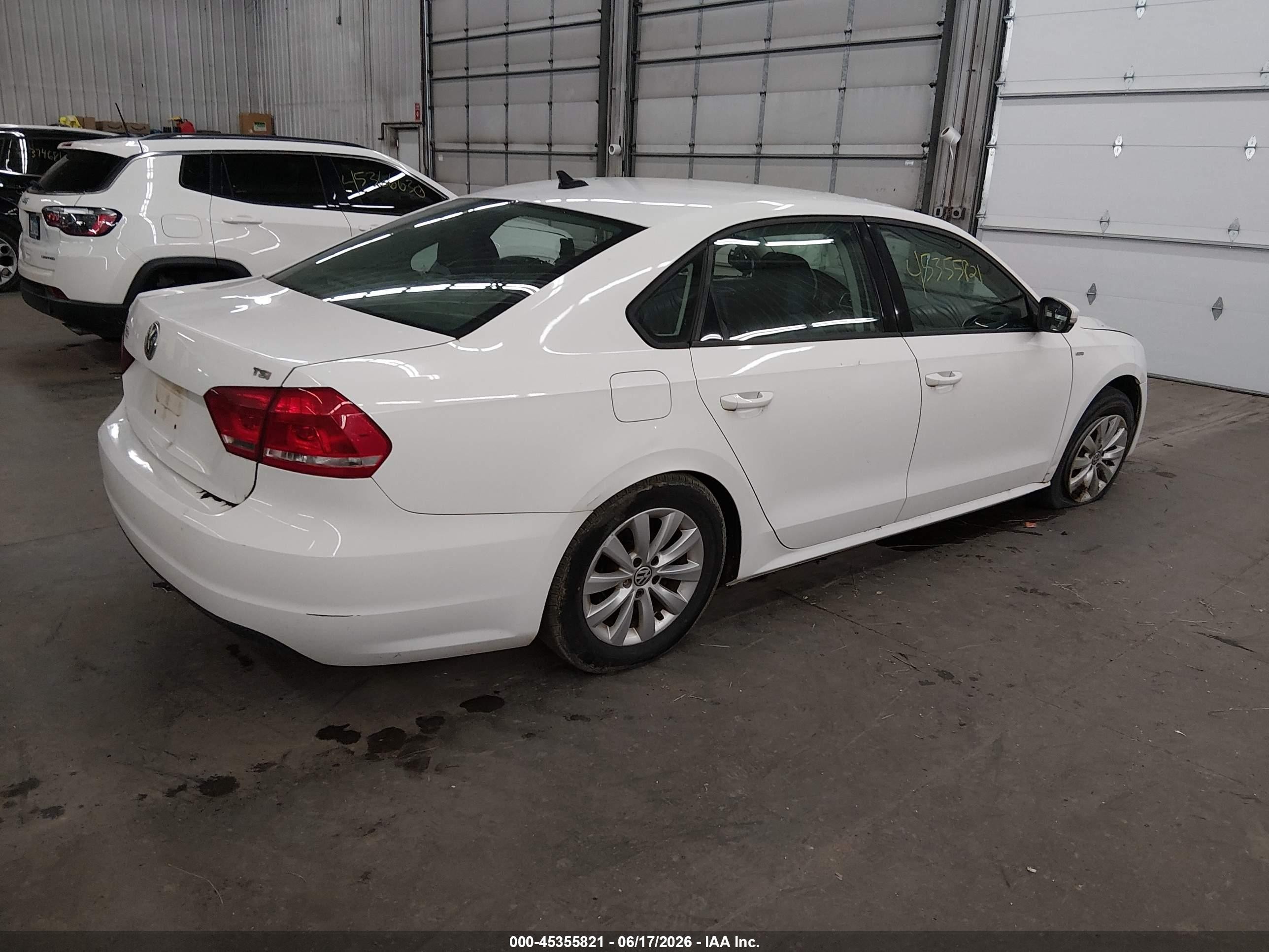 2014 Volkswagen Passat 1.8t Wolfsburg Edition White vin: 1VWAT7A3XEC086885