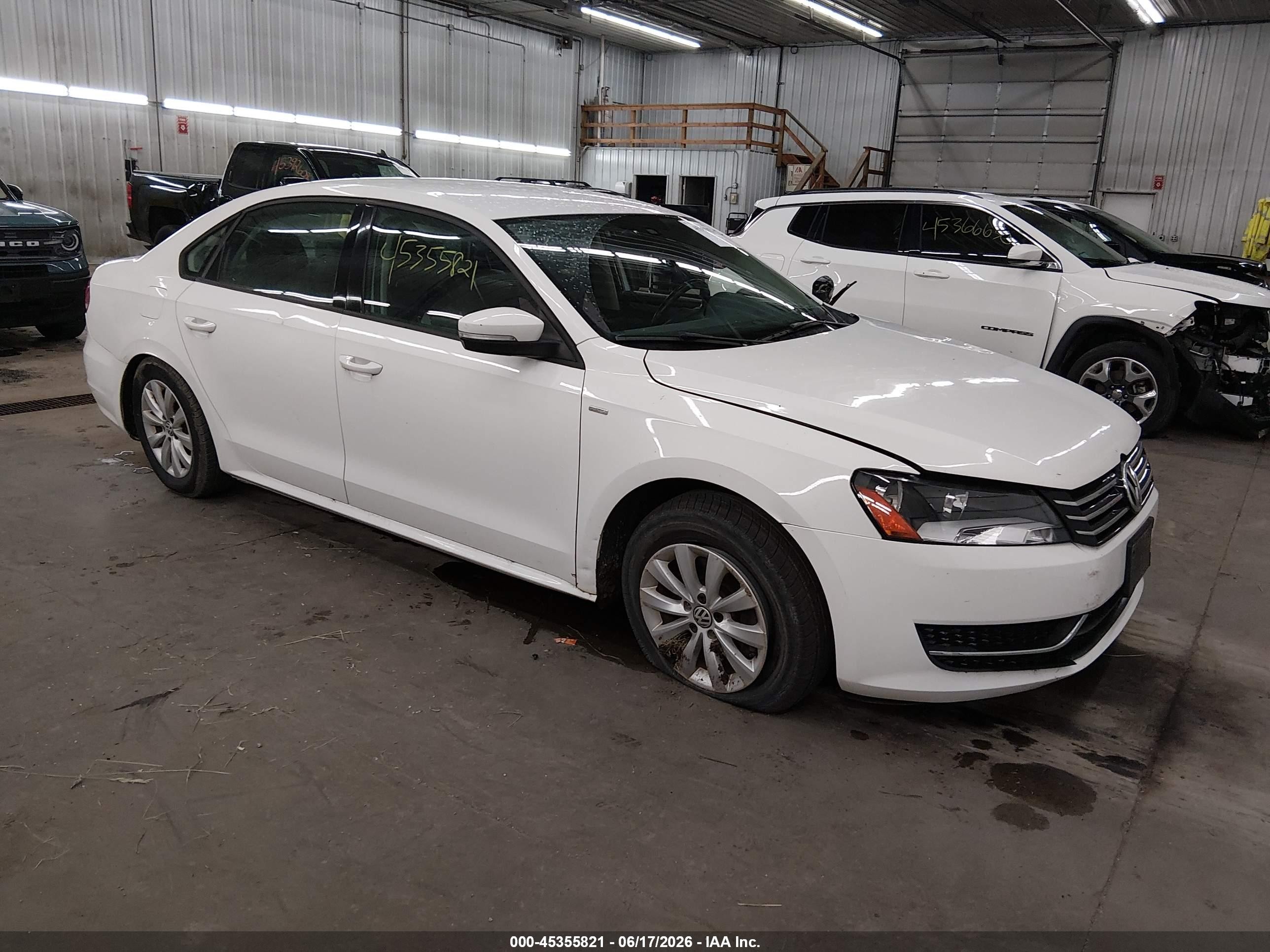 2014 Volkswagen Passat 1.8t Wolfsburg Edition White vin: 1VWAT7A3XEC086885