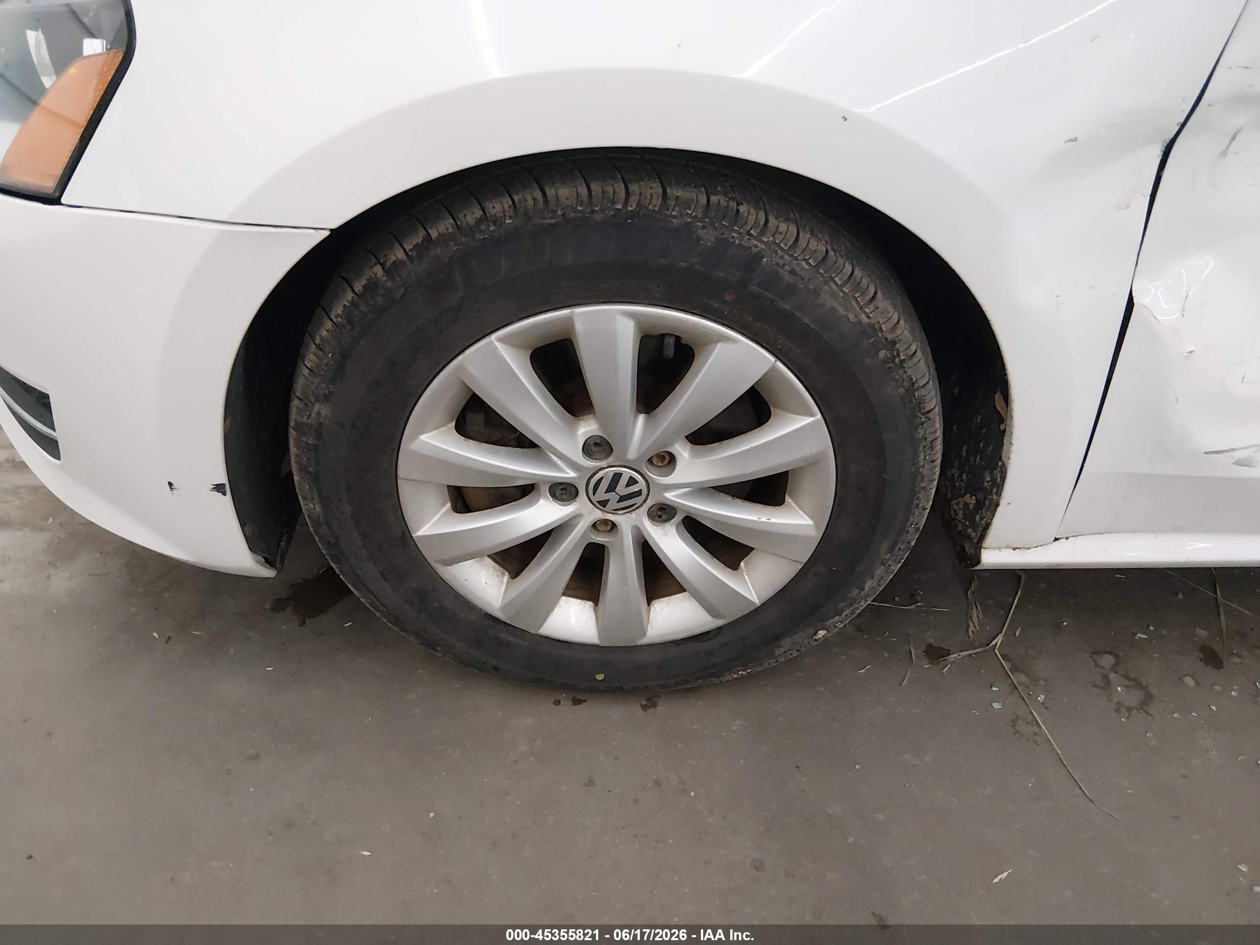 2014 Volkswagen Passat 1.8t Wolfsburg Edition White vin: 1VWAT7A3XEC086885
