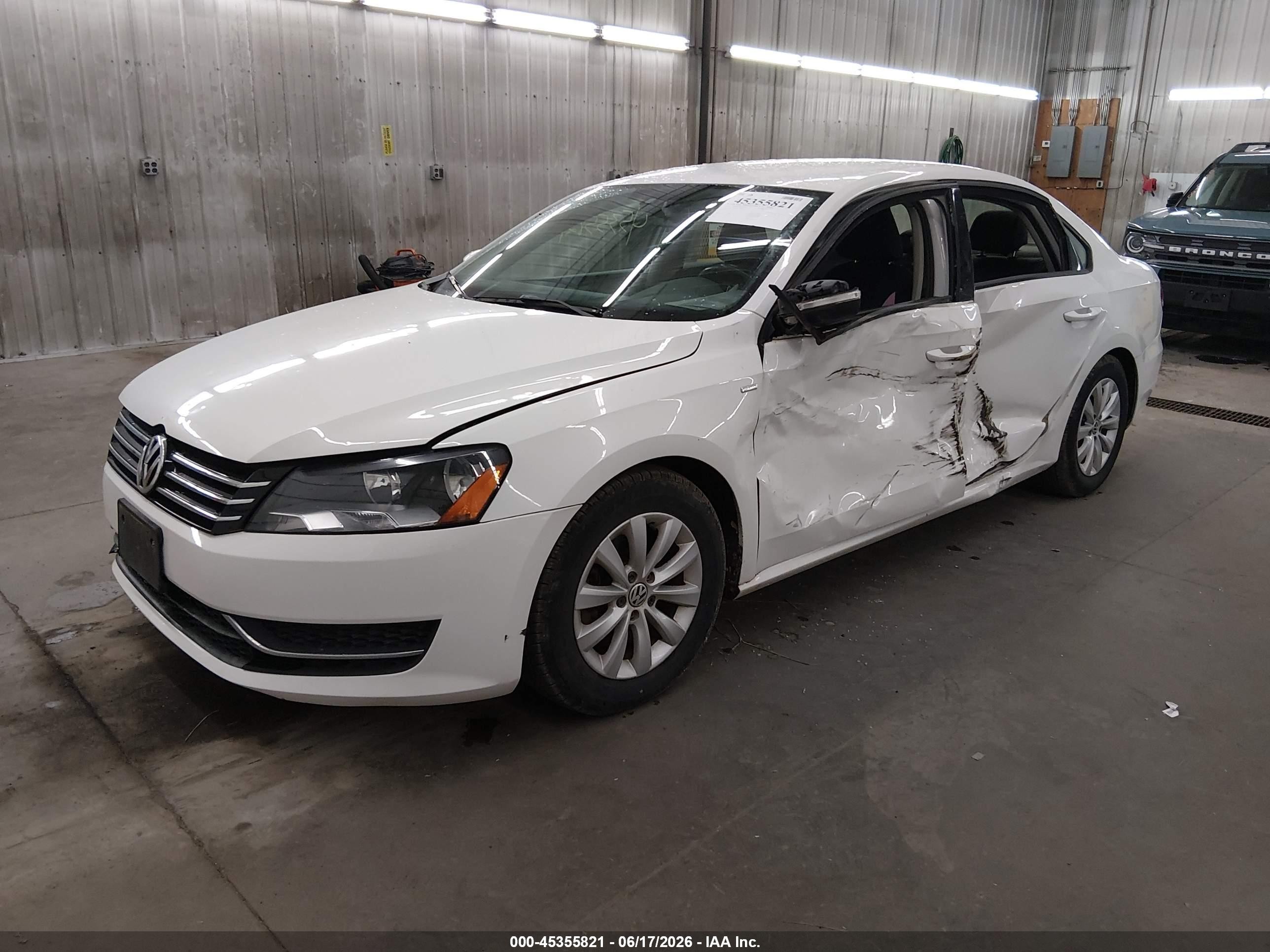 2014 Volkswagen Passat 1.8t Wolfsburg Edition White vin: 1VWAT7A3XEC086885