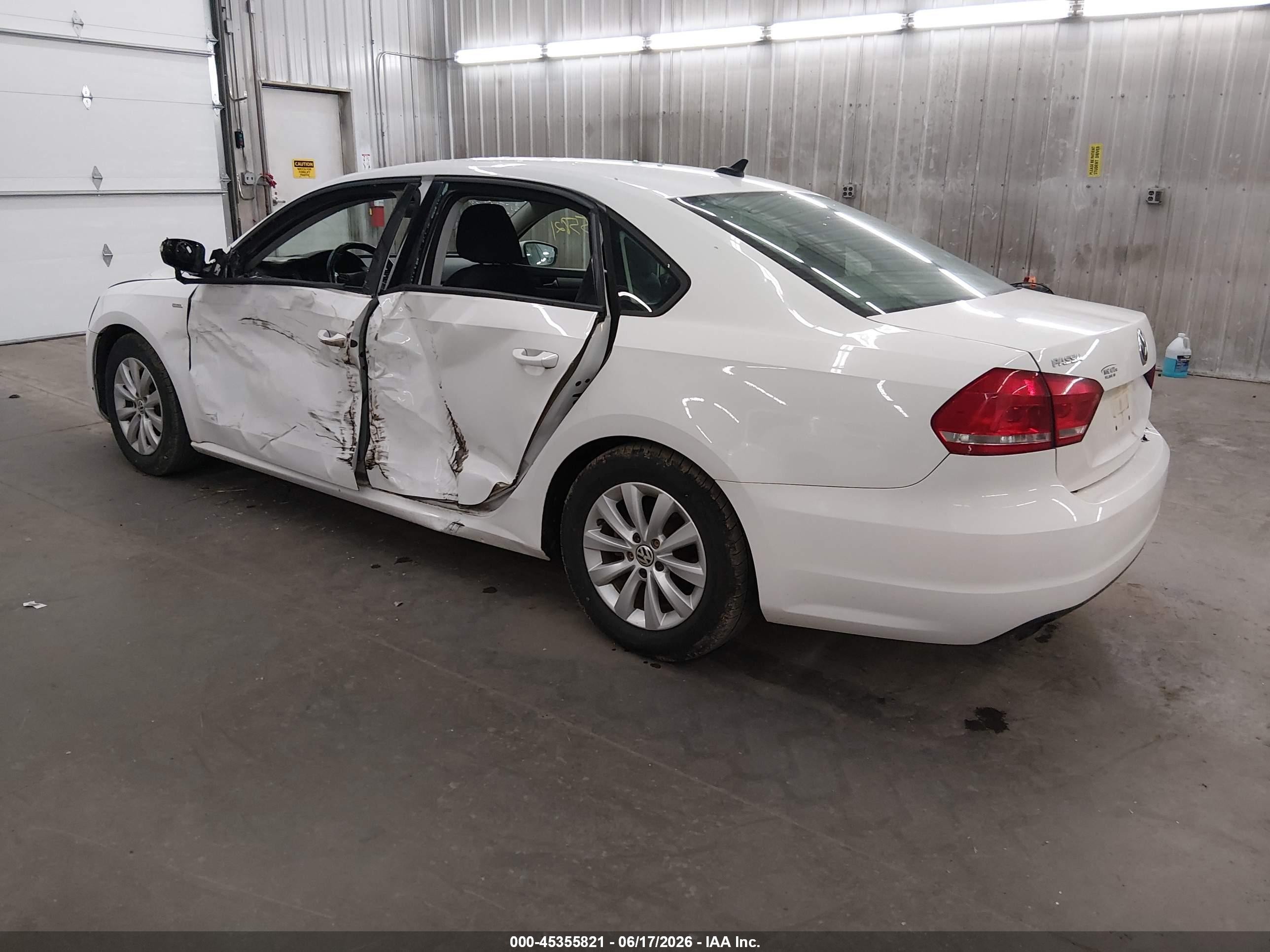 2014 Volkswagen Passat 1.8t Wolfsburg Edition White vin: 1VWAT7A3XEC086885