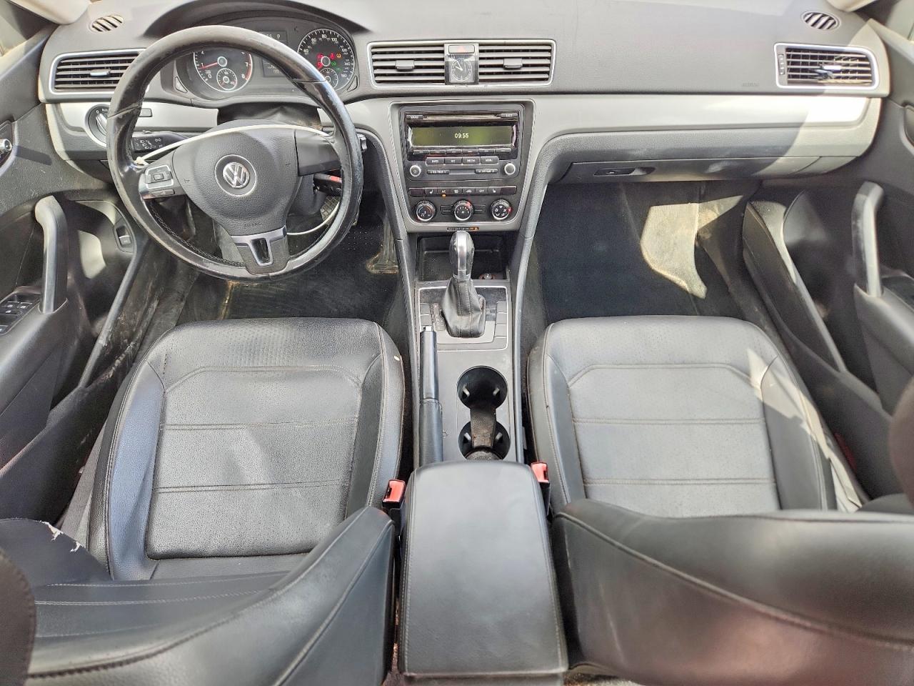 2014 Volkswagen Passat S Silver vin: 1VWAT7A3XEC096056