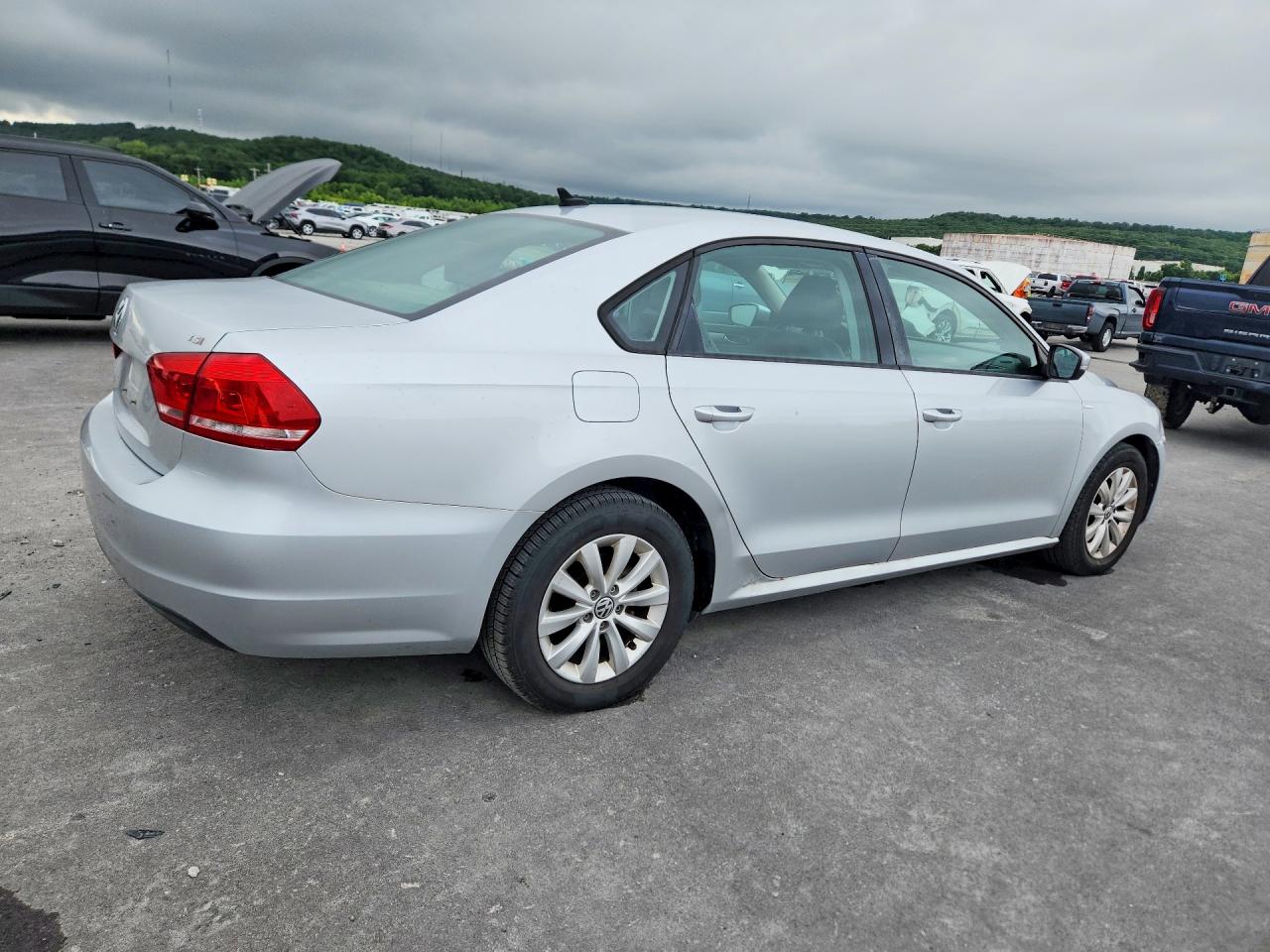 2014 Volkswagen Passat S Silver vin: 1VWAT7A3XEC096056
