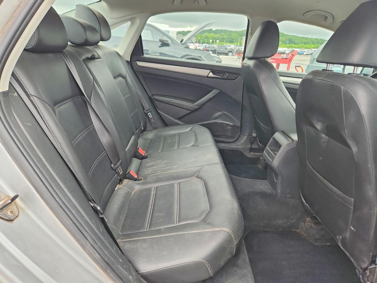 2014 Volkswagen Passat S Silver vin: 1VWAT7A3XEC096056