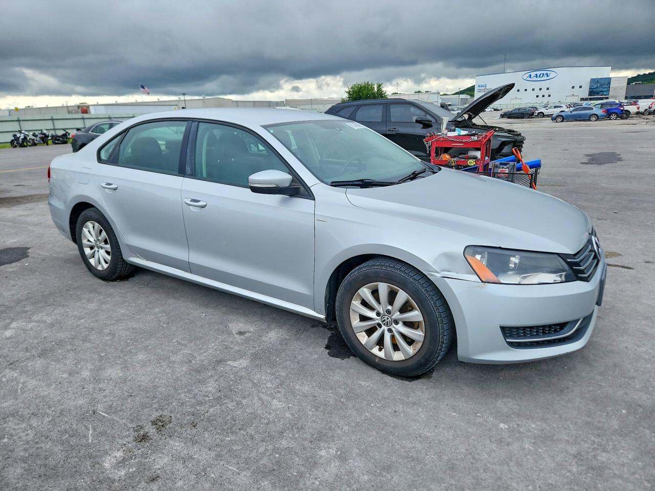 2014 Volkswagen Passat S Silver vin: 1VWAT7A3XEC096056