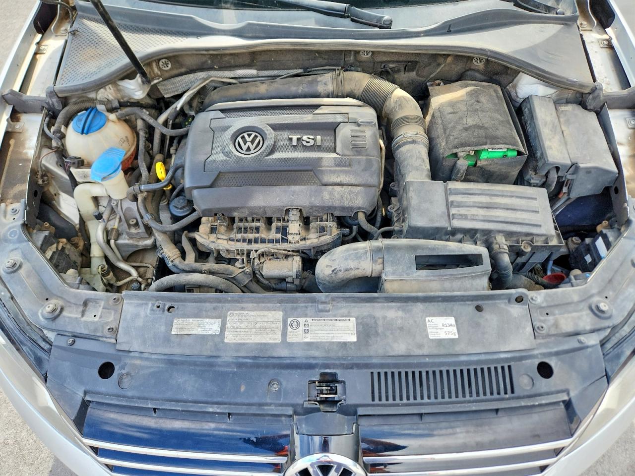 2014 Volkswagen Passat S Silver vin: 1VWAT7A3XEC096056