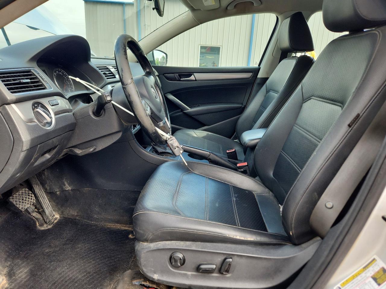 2014 Volkswagen Passat S Silver vin: 1VWAT7A3XEC096056