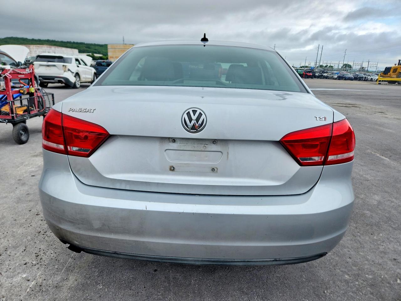 2014 Volkswagen Passat S Silver vin: 1VWAT7A3XEC096056