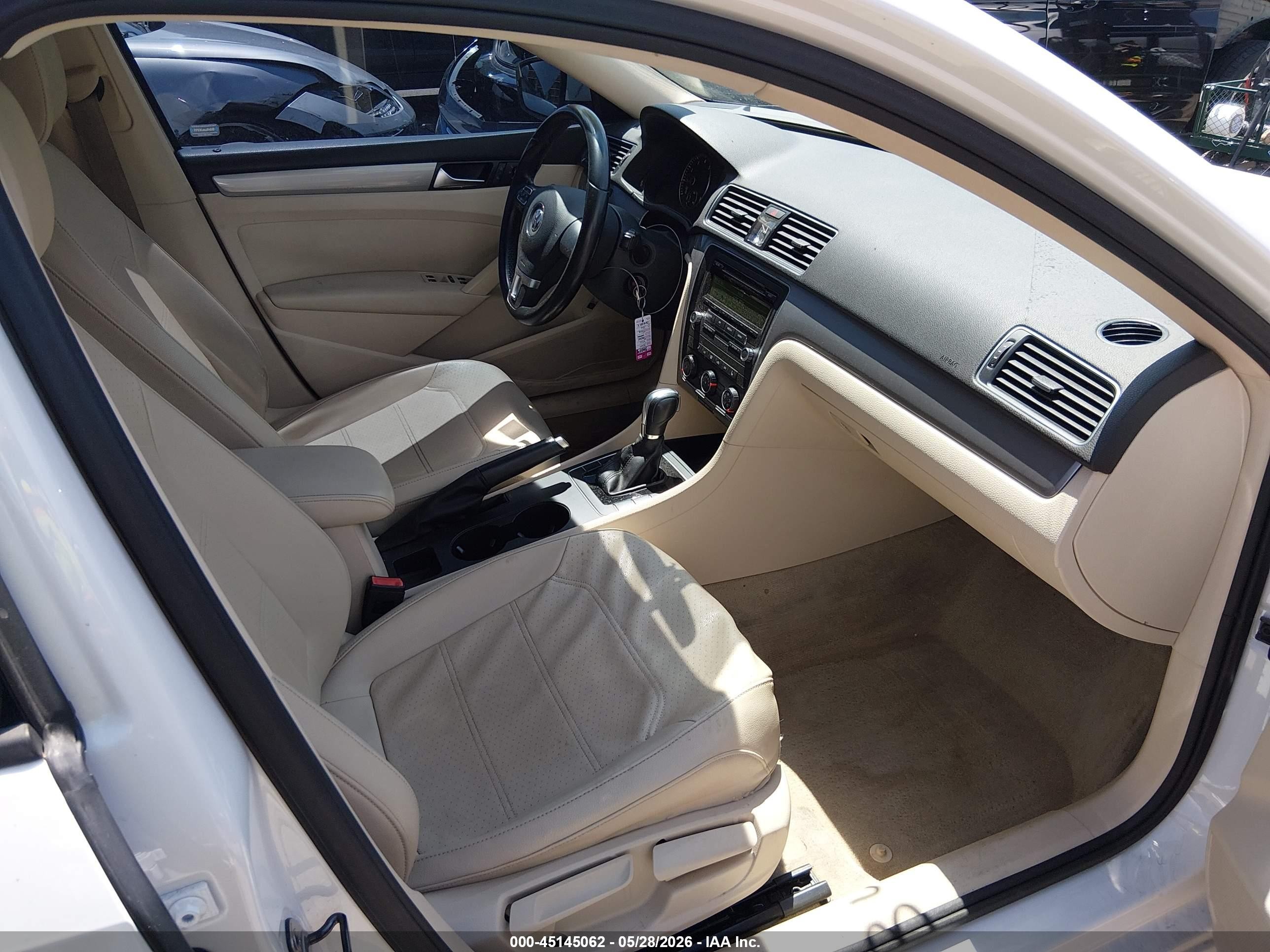 2014 Volkswagen Passat 1.8t Wolfsburg Edition White vin: 1VWAT7A3XEC120971