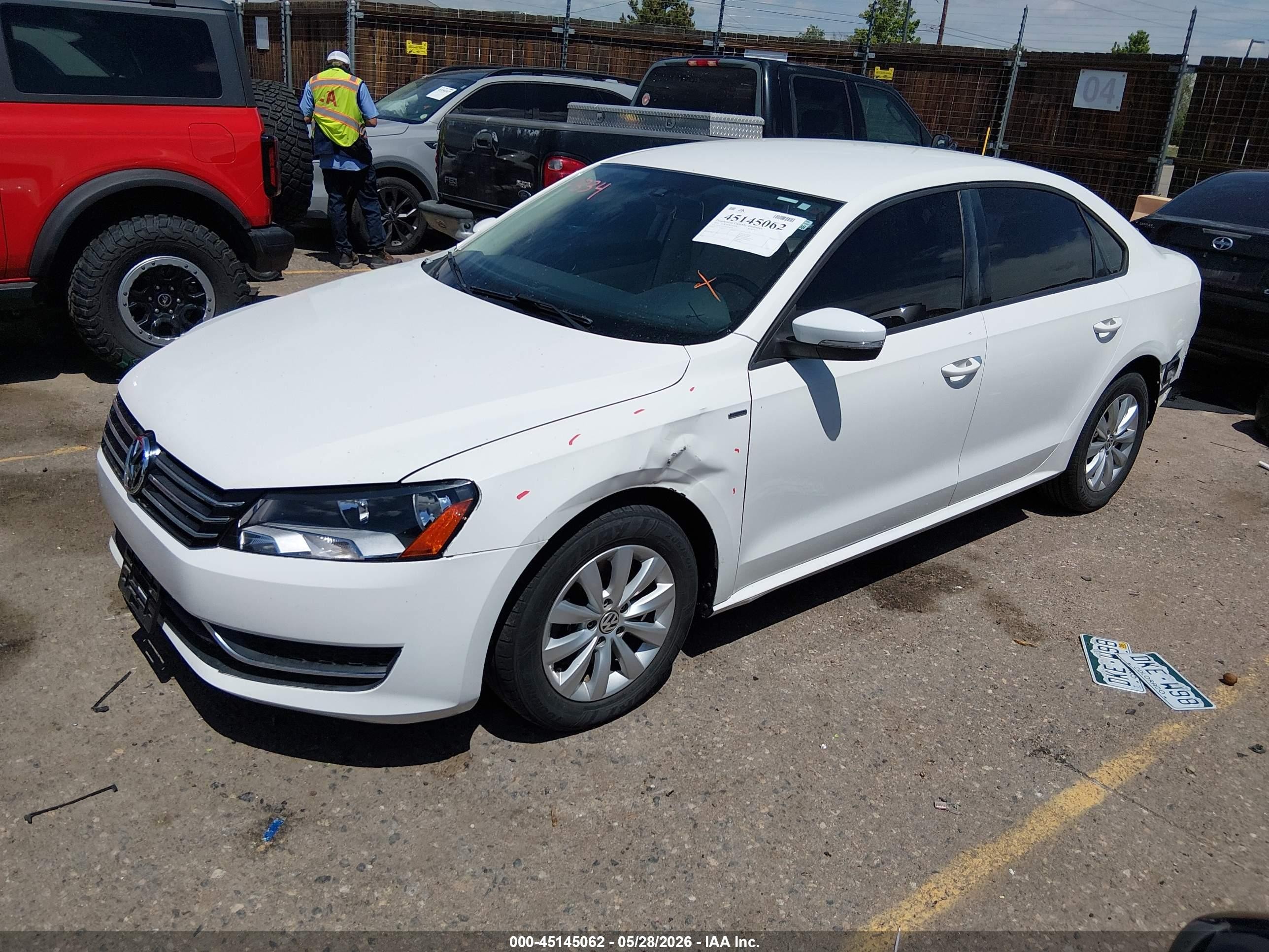 2014 Volkswagen Passat 1.8t Wolfsburg Edition White vin: 1VWAT7A3XEC120971