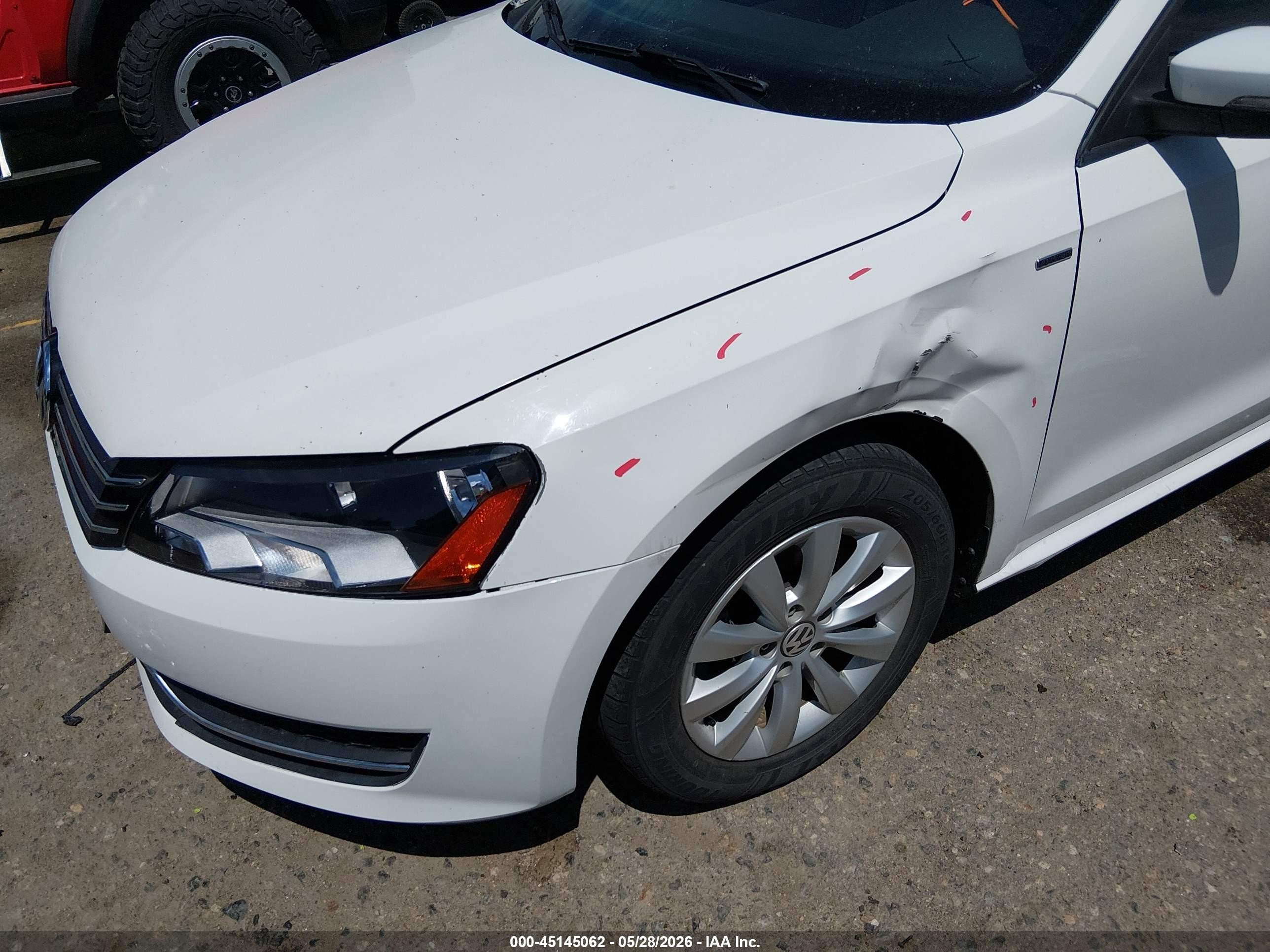 2014 Volkswagen Passat 1.8t Wolfsburg Edition White vin: 1VWAT7A3XEC120971