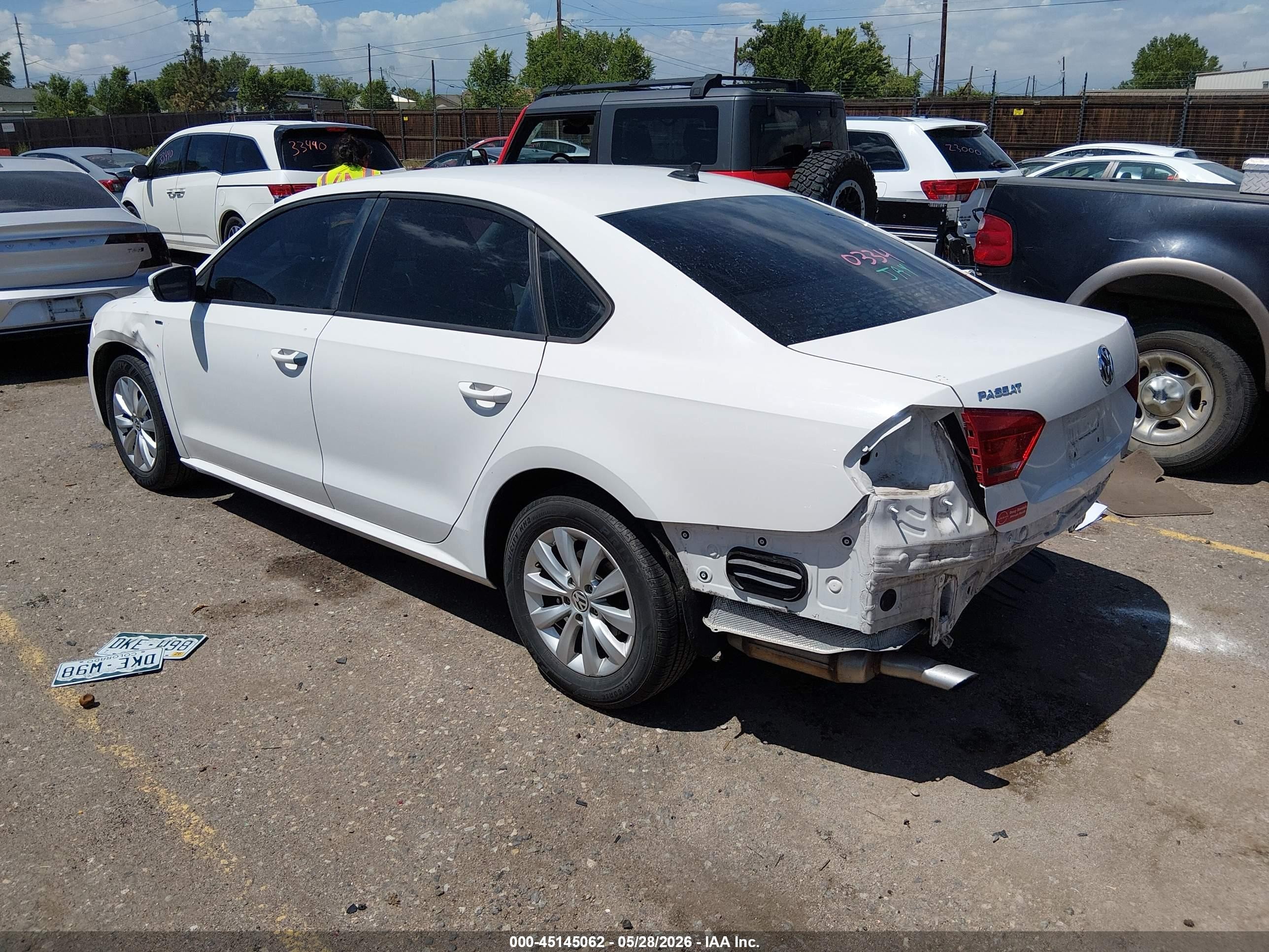 2014 Volkswagen Passat 1.8t Wolfsburg Edition White vin: 1VWAT7A3XEC120971