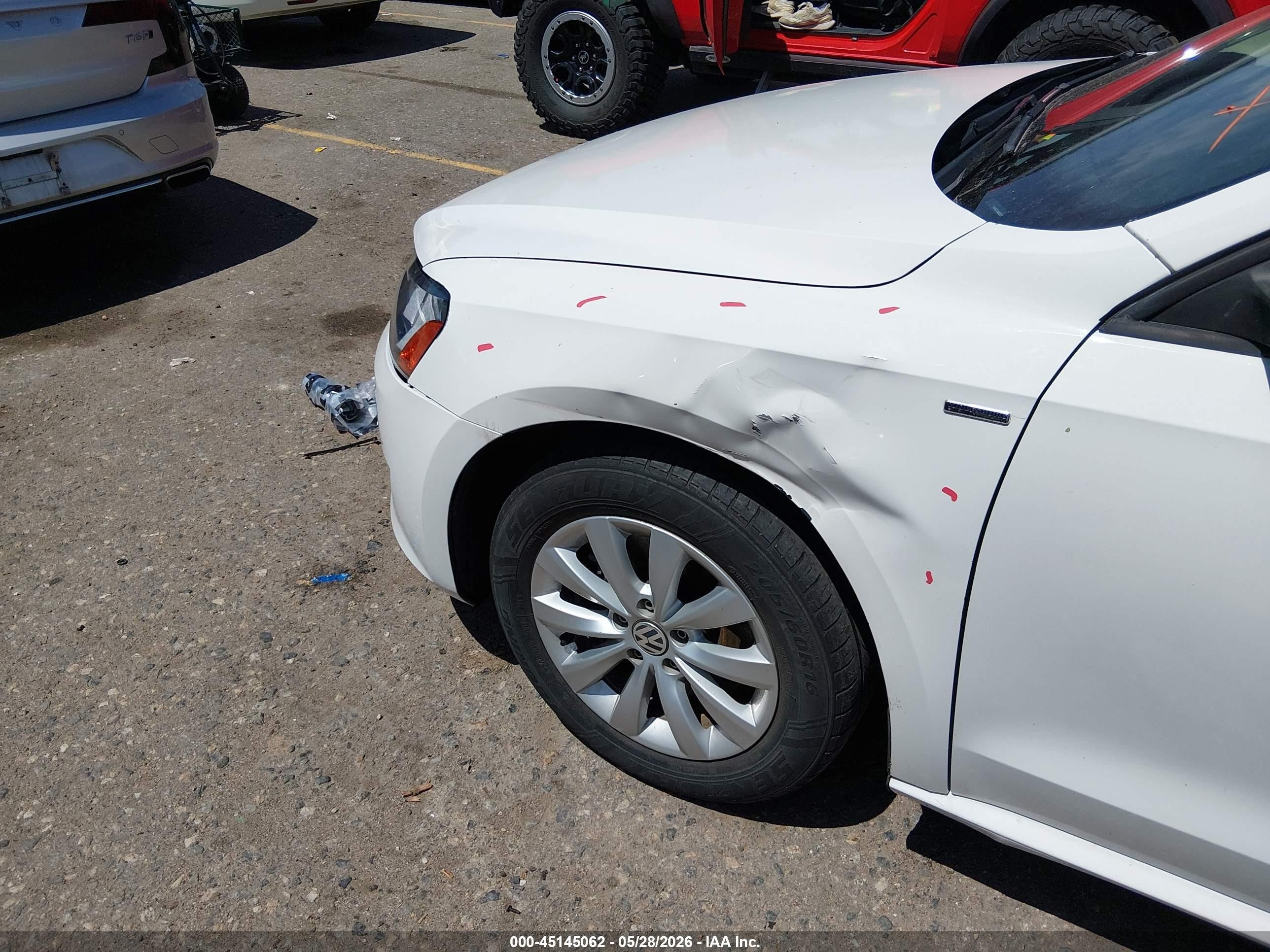 2014 Volkswagen Passat 1.8t Wolfsburg Edition White vin: 1VWAT7A3XEC120971