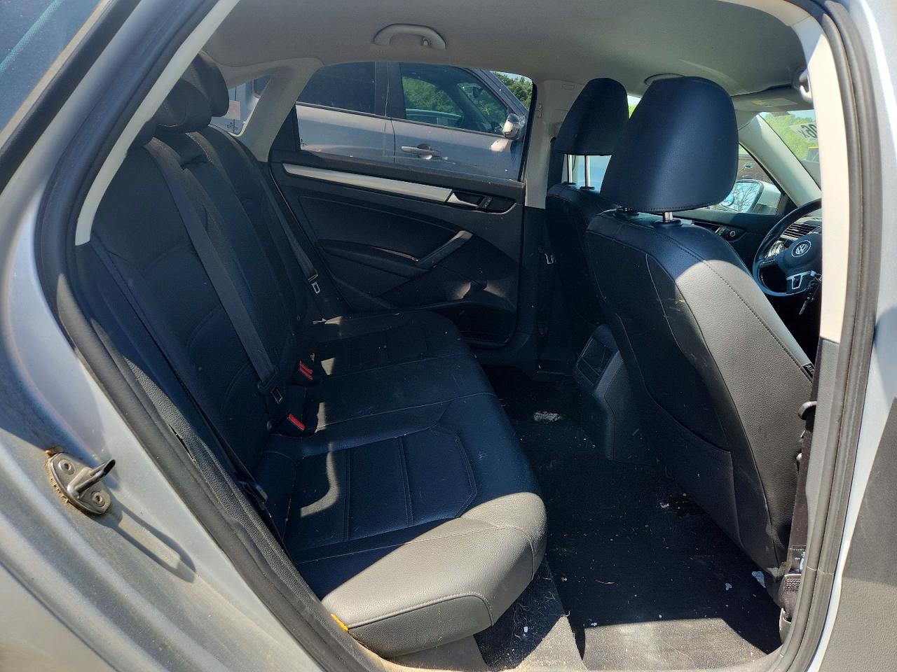 2015 Volkswagen Passat S Серебряный vin: 1VWAT7A3XFC005319