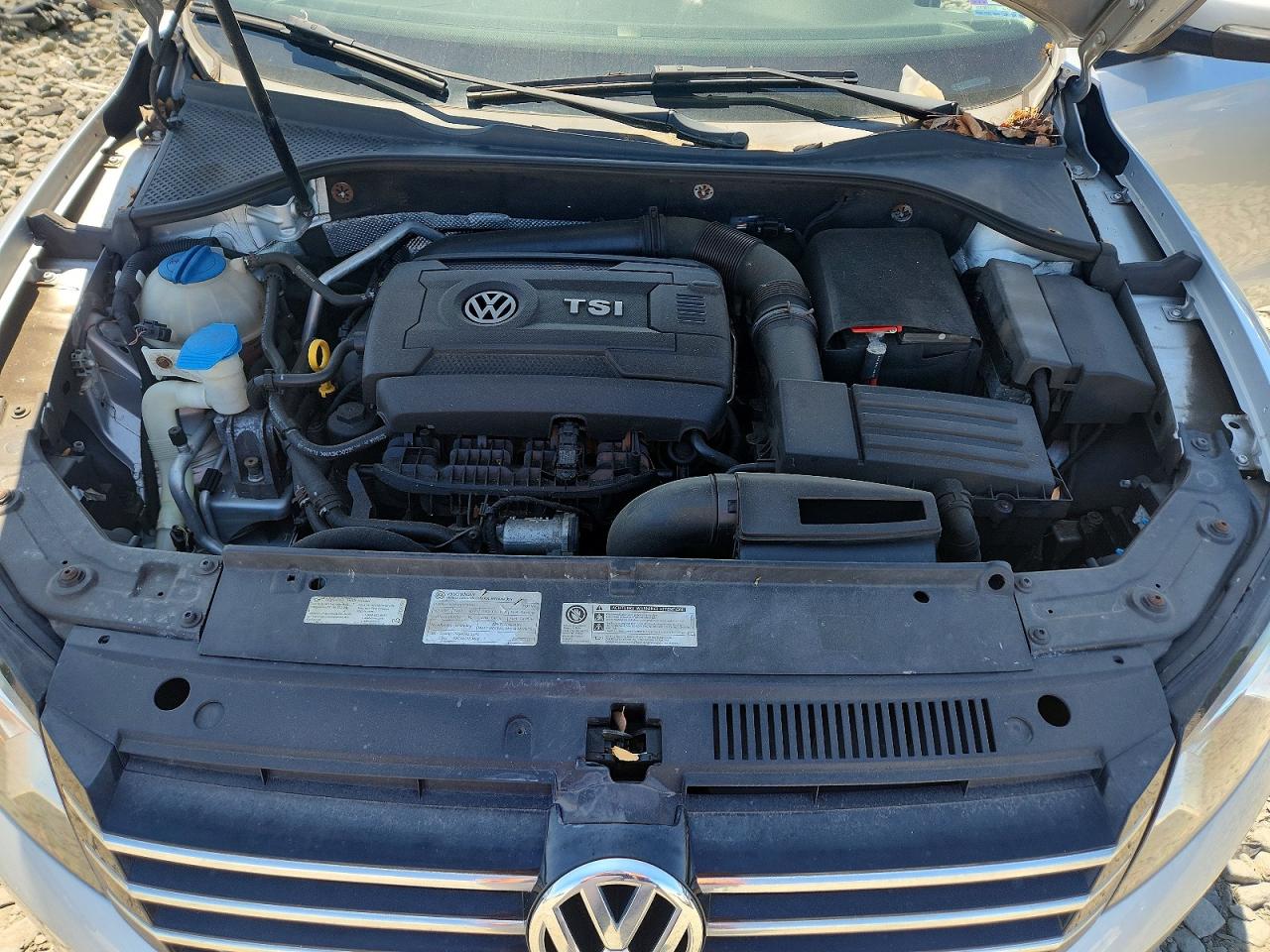 2015 Volkswagen Passat S Серебряный vin: 1VWAT7A3XFC005319