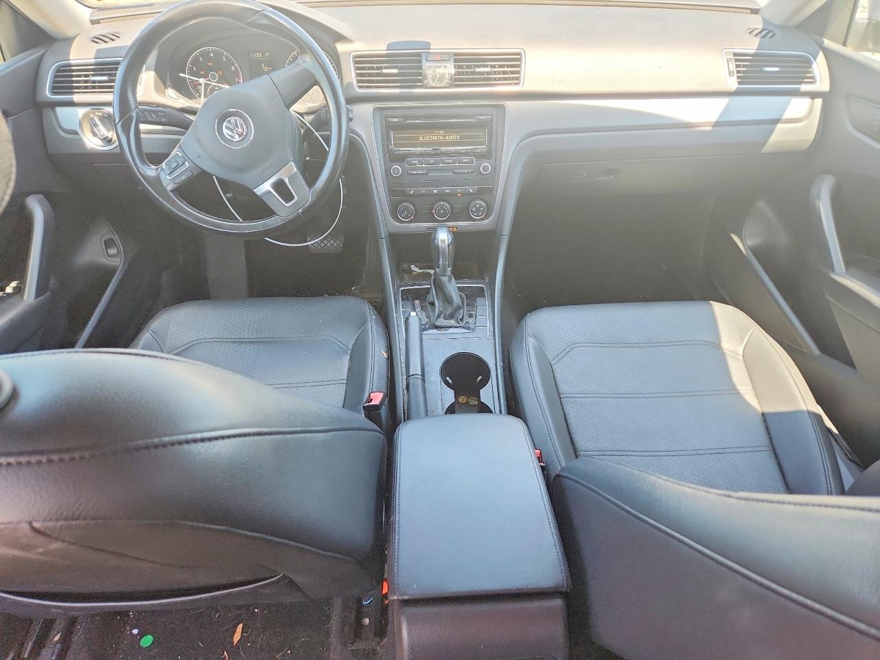 2015 Volkswagen Passat S Серебряный vin: 1VWAT7A3XFC005319