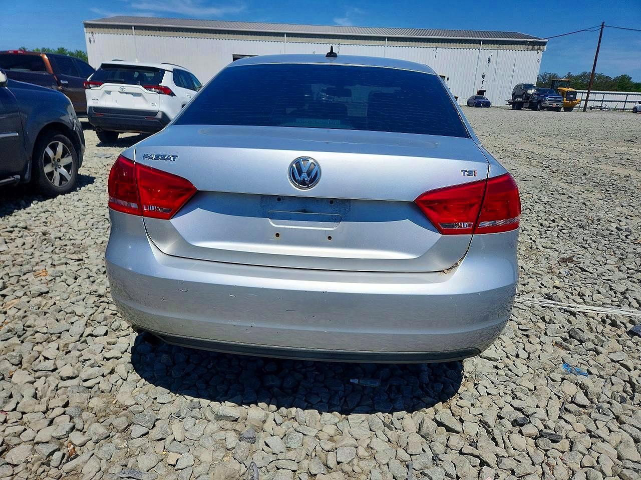 2015 Volkswagen Passat S Серебряный vin: 1VWAT7A3XFC005319