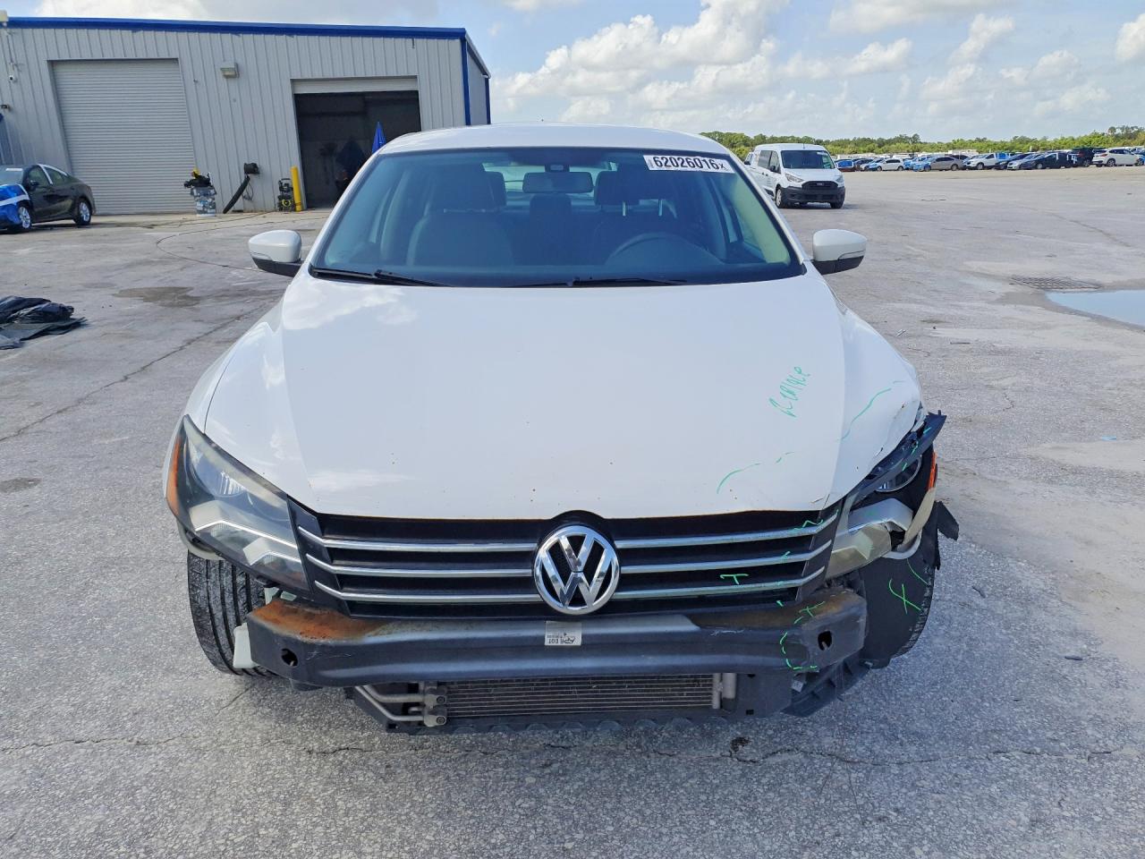 2015 Volkswagen Passat S Белый vin: 1VWAT7A3XFC005918