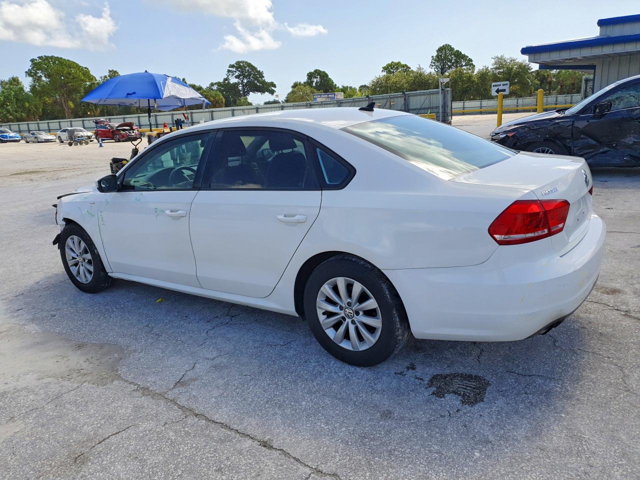 2015 Volkswagen Passat S Белый vin: 1VWAT7A3XFC005918